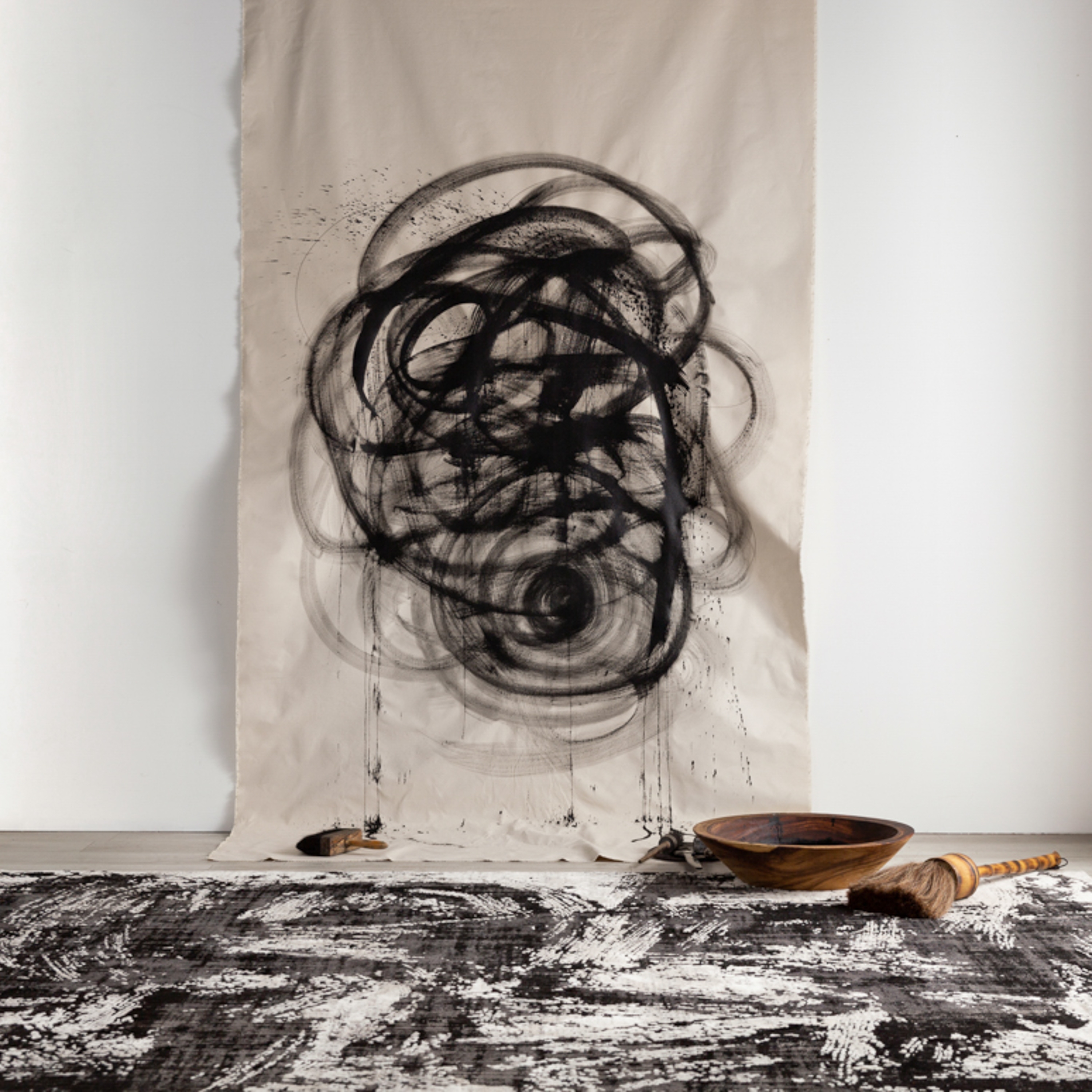 Dusk Abstract Black/ Cream Runner Rug (2'8"X8') - Image 7