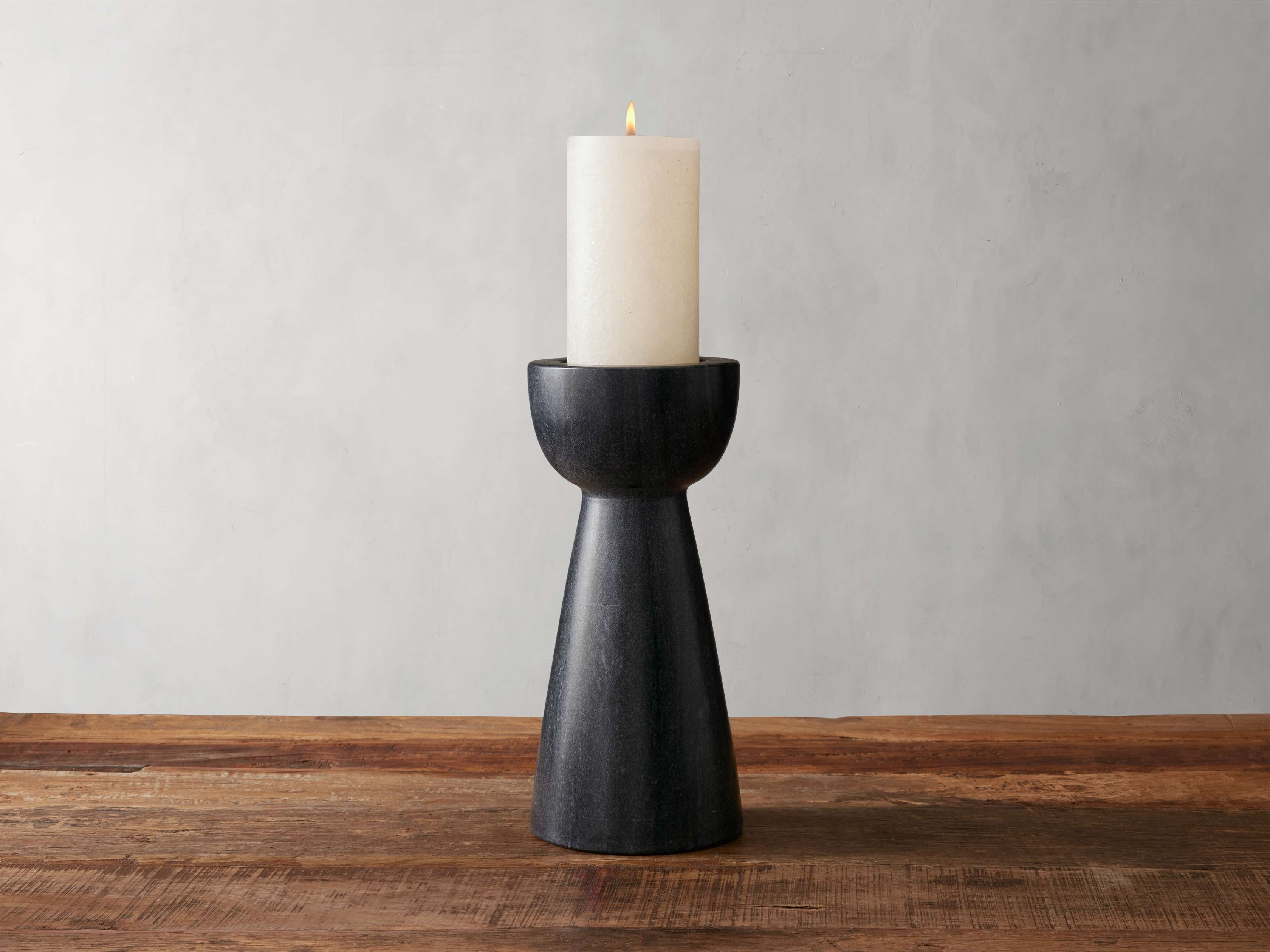 Omo Pillar Marble in Black - Image 0