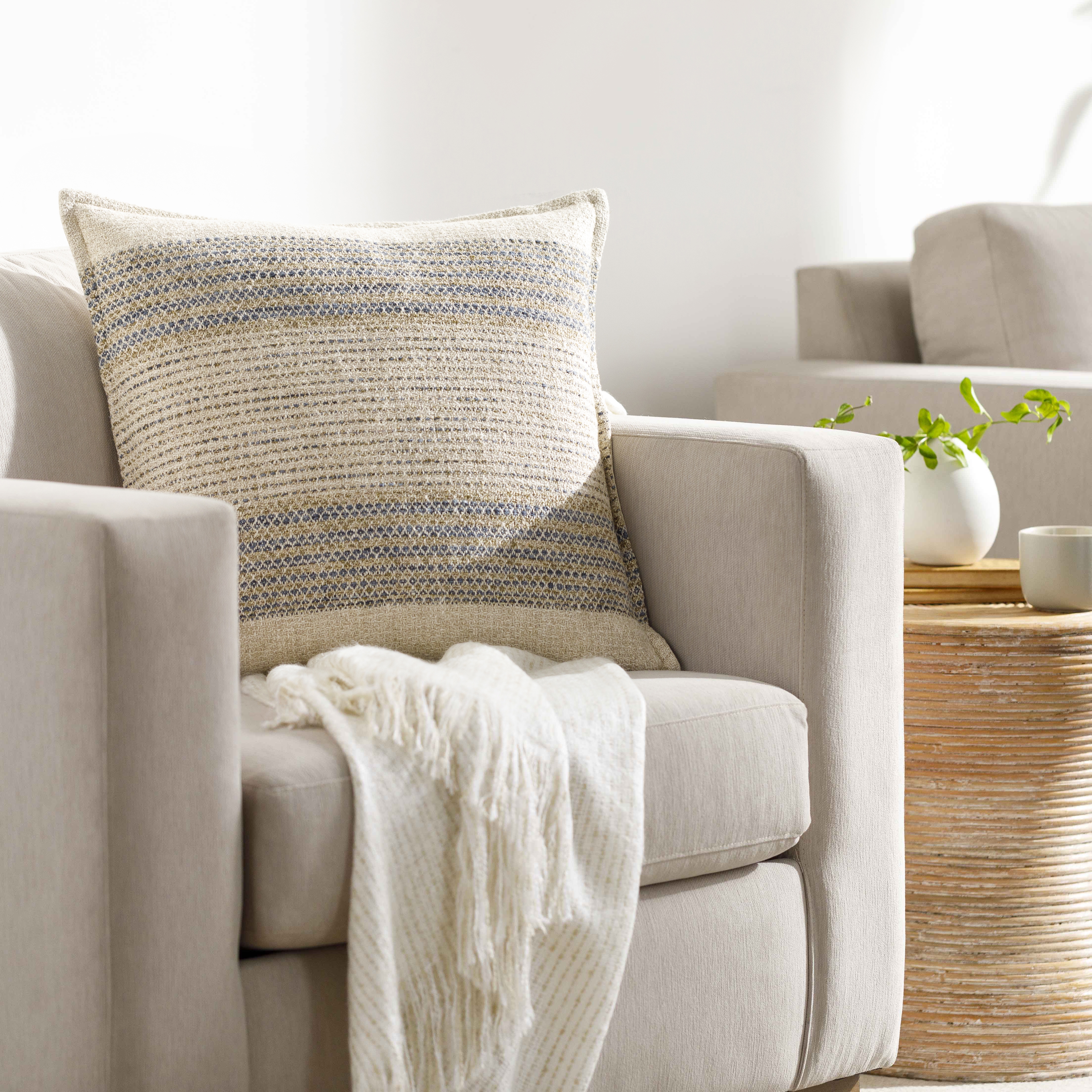 Vendela VED-001 22"L x 22"W Polyester Filled Pillow - Image 1