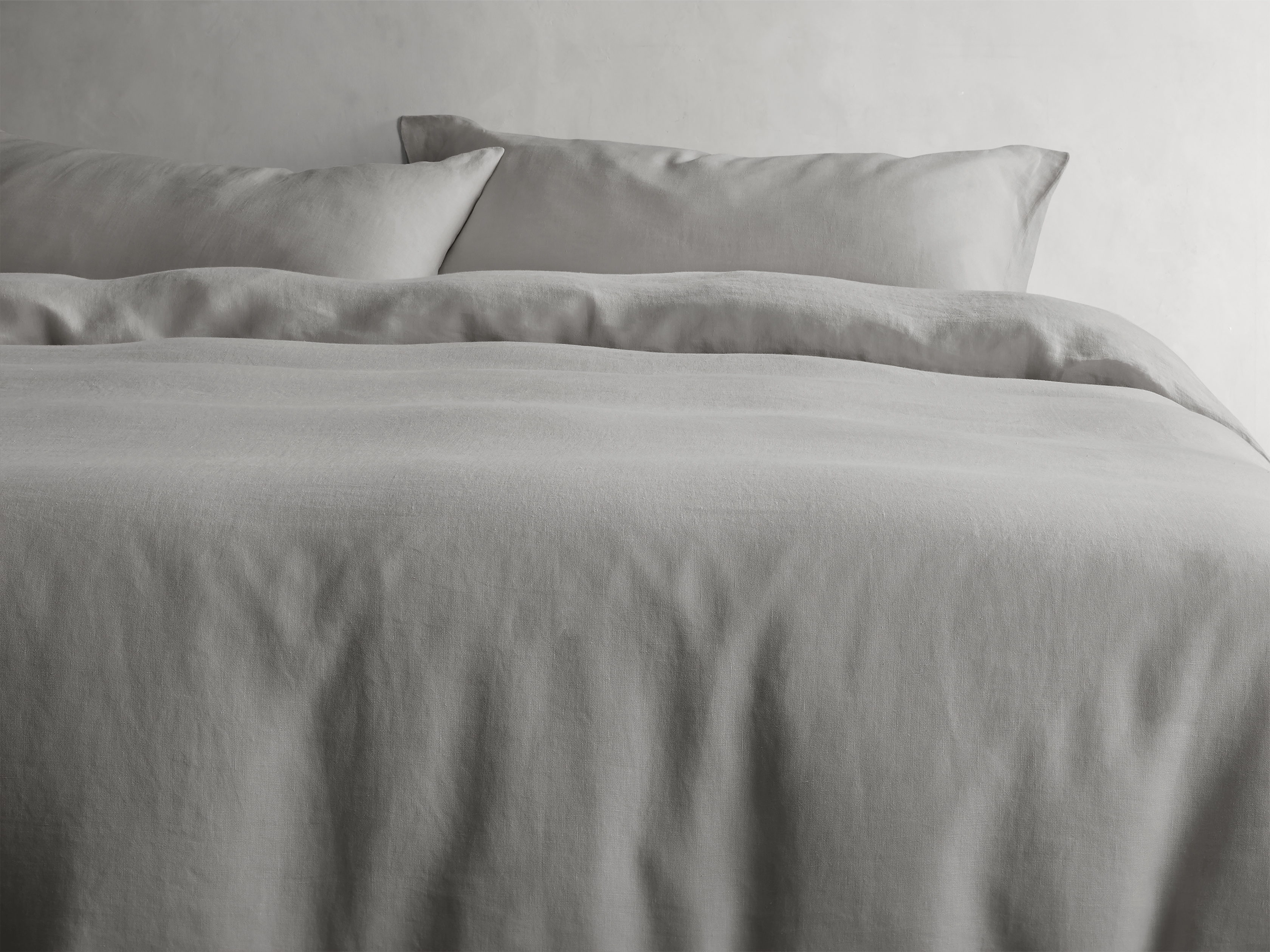 Italian Garment-Dyed Duvet Linen Queen in Gray - Image 0