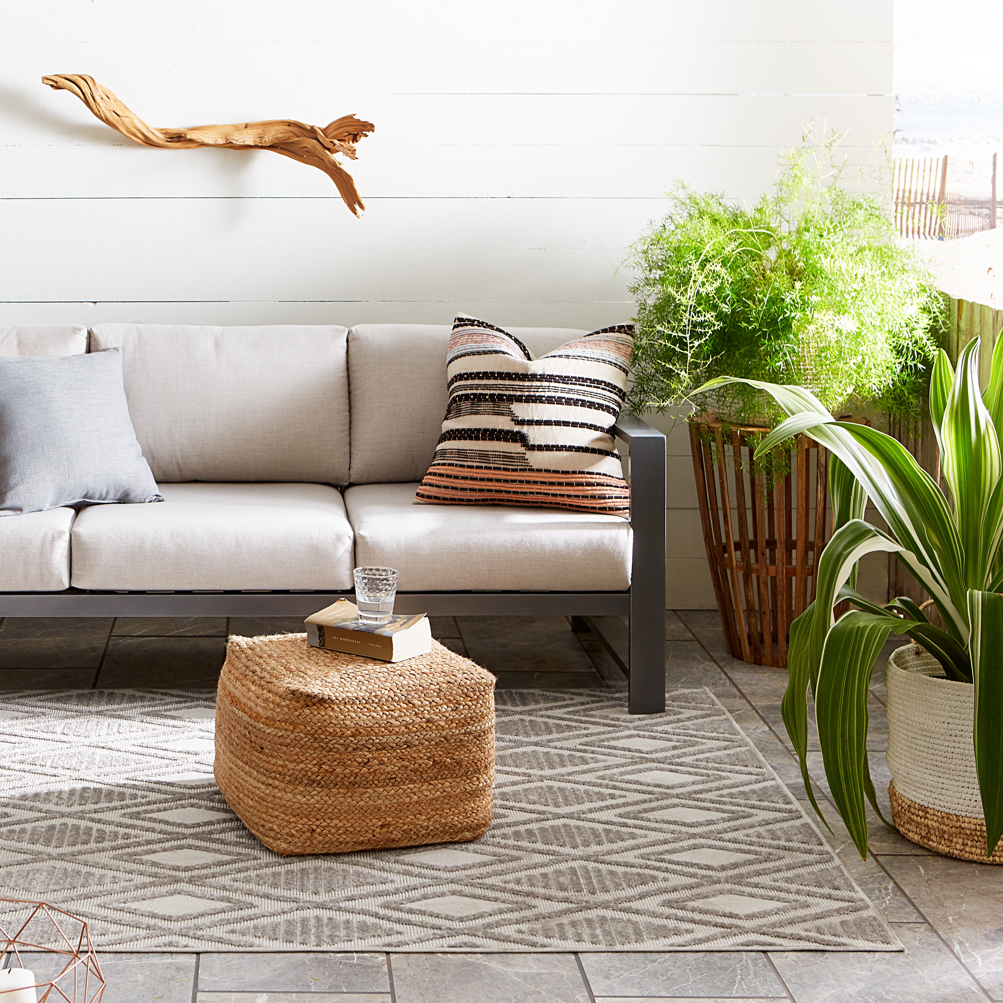 Meira Indoor/ Outdoor Trellis Gray/ White Area Rug (5'X7'6") - Image 6