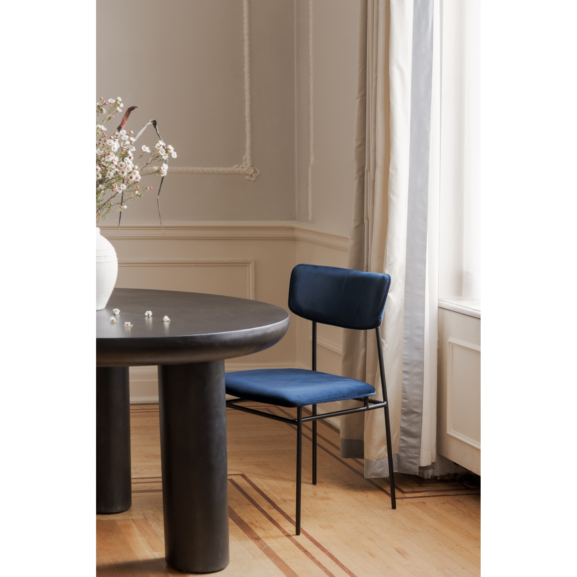 Rocca Round Dining Table Black - Image 4