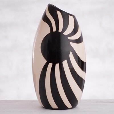 Maeda Chulucanas Ancestry Ceramic Decorative Table Vase - Image 0