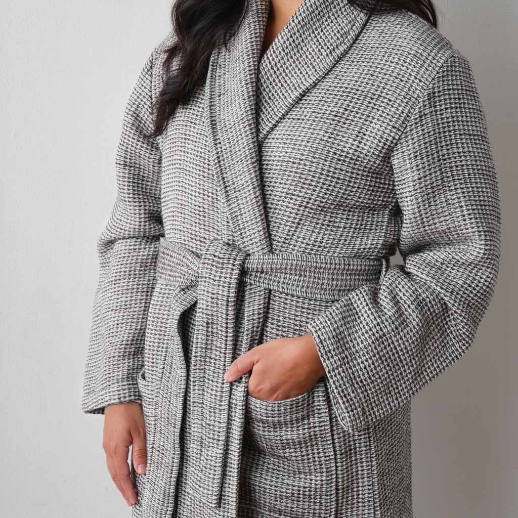 The Citizenry Aegean Cotton Bath Robe | Large | Black - Image 3