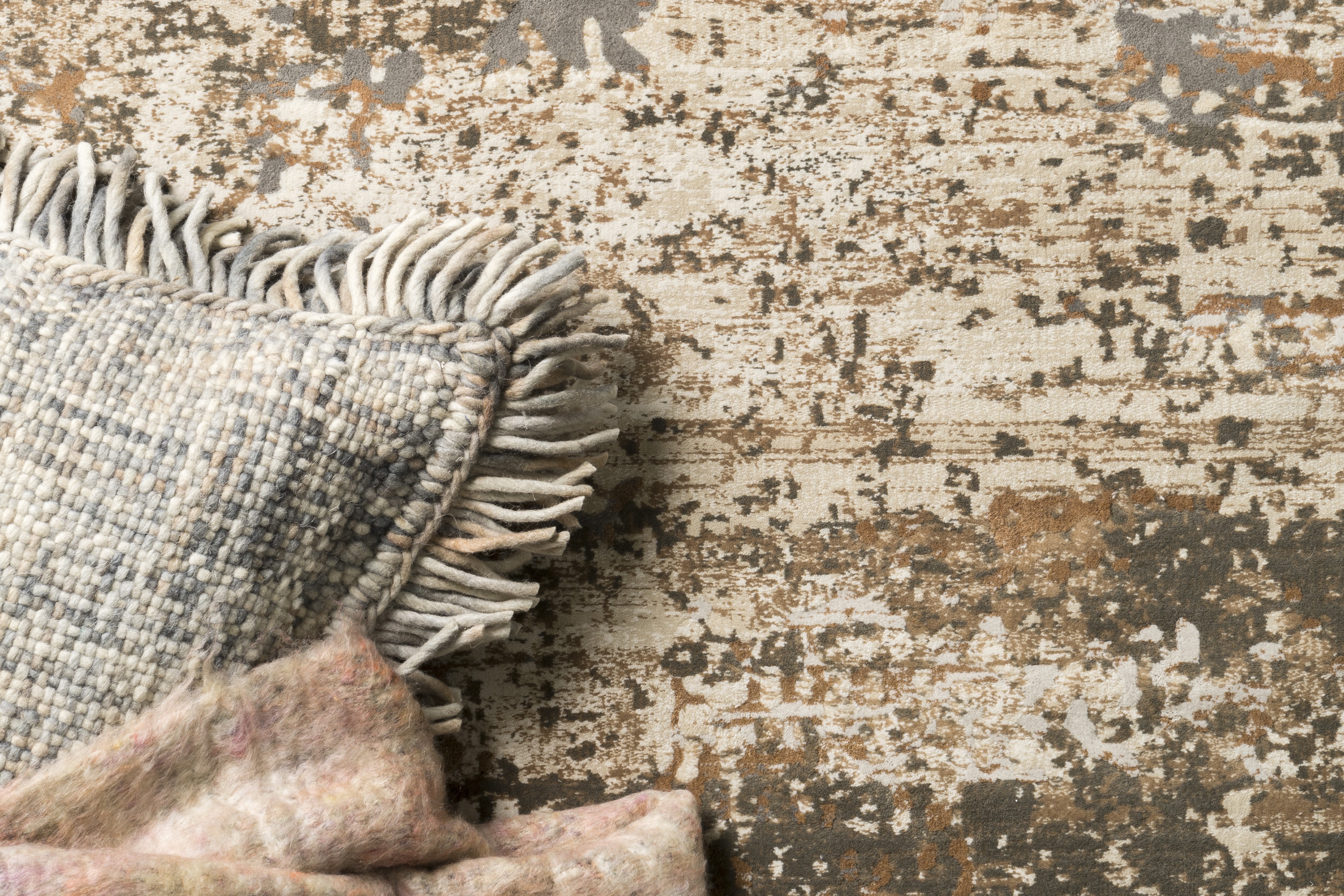 Loloi Kingston KT-04 Ivory / Camel 6'-7" x 9'-2" - Image 2