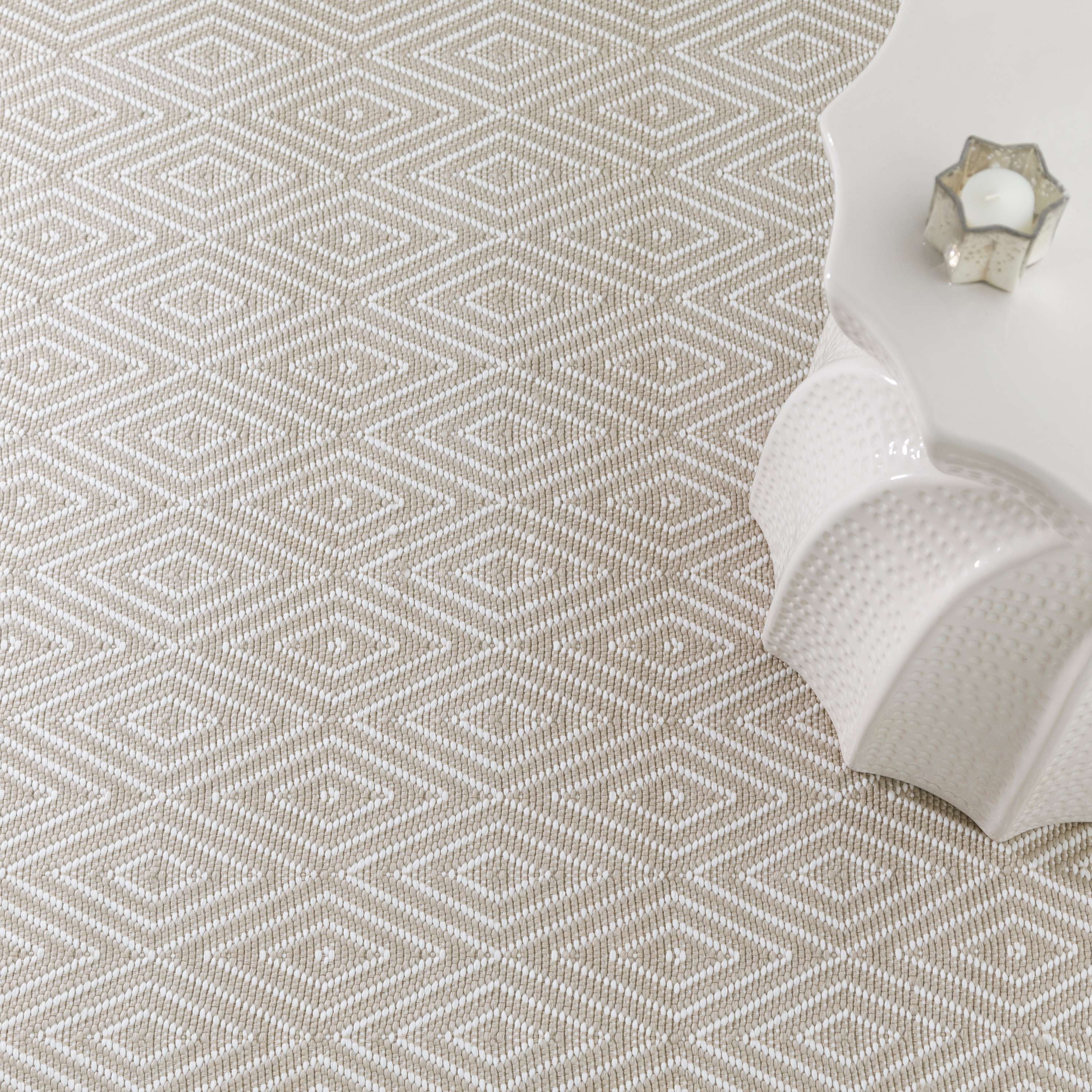 Diamond Platinum/White Handwoven Indoor/Outdoor Rug - Image 1