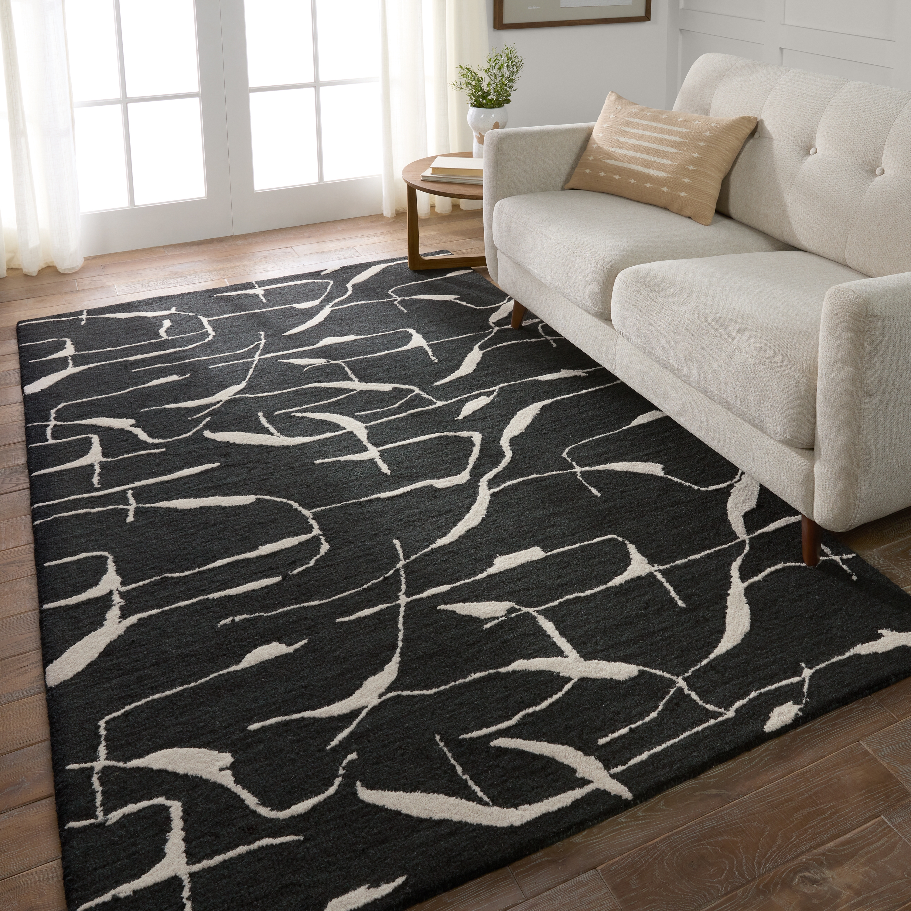 Nikki Chu by Noir Handmade Abstract Black/ White Area Rug (5'X8') - Image 4