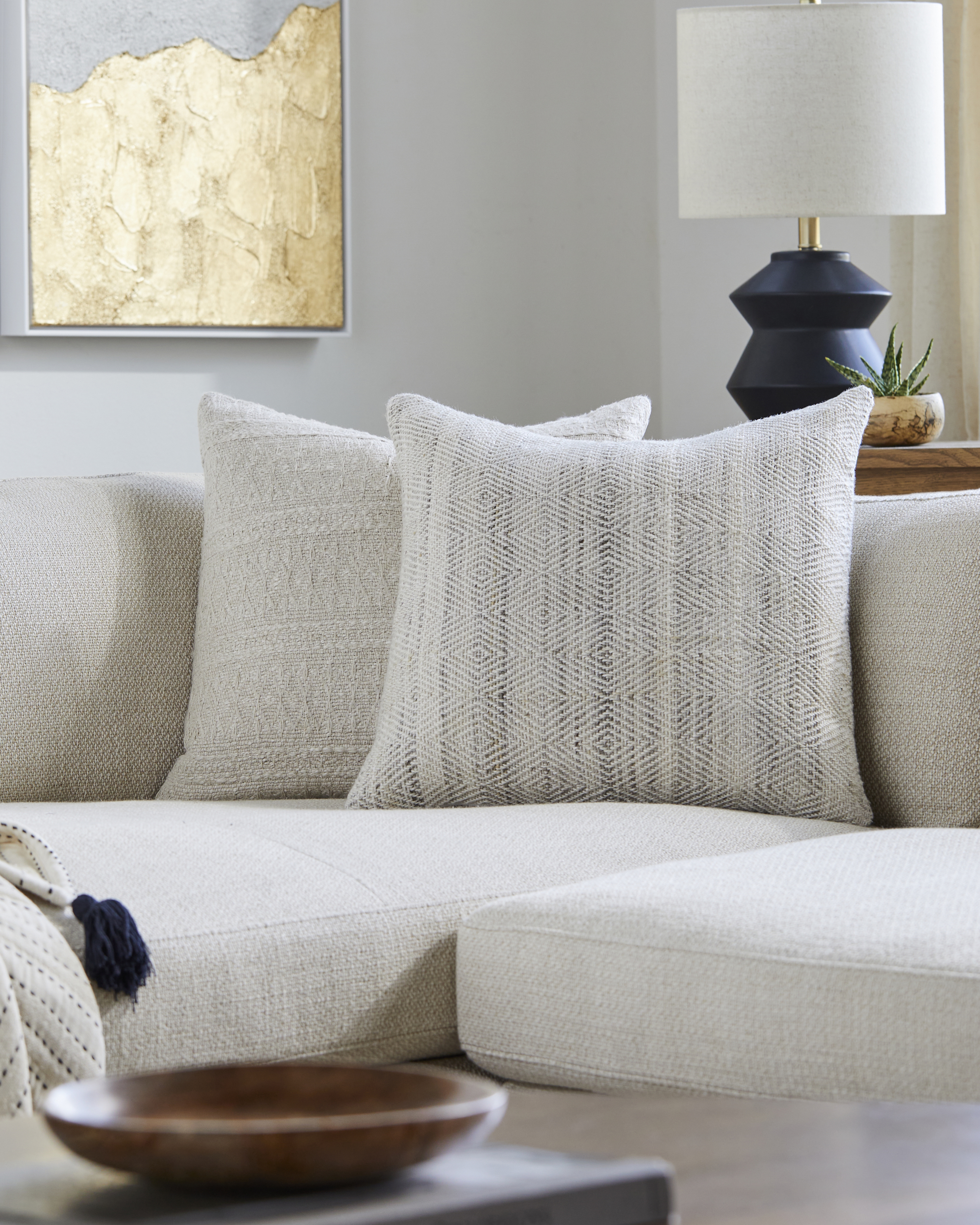 Boulder BLD-002 22"L x 22"W Down Filled Pillow - Image 1