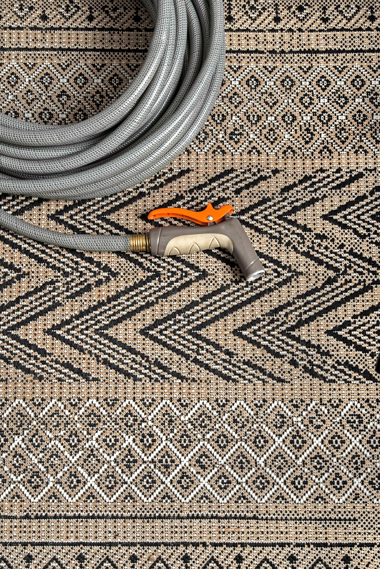 Indoor/Outdoor Modern Aztec Nicki Area Rug - Image 5