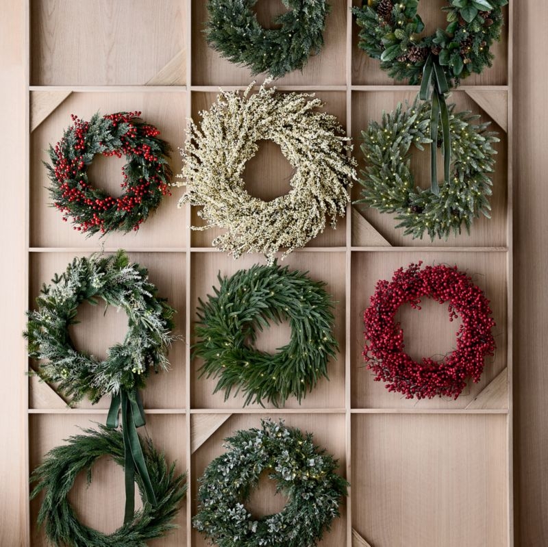 Faux Pre-Lit Cedar & Boxwood Wreath 28" - Image 4