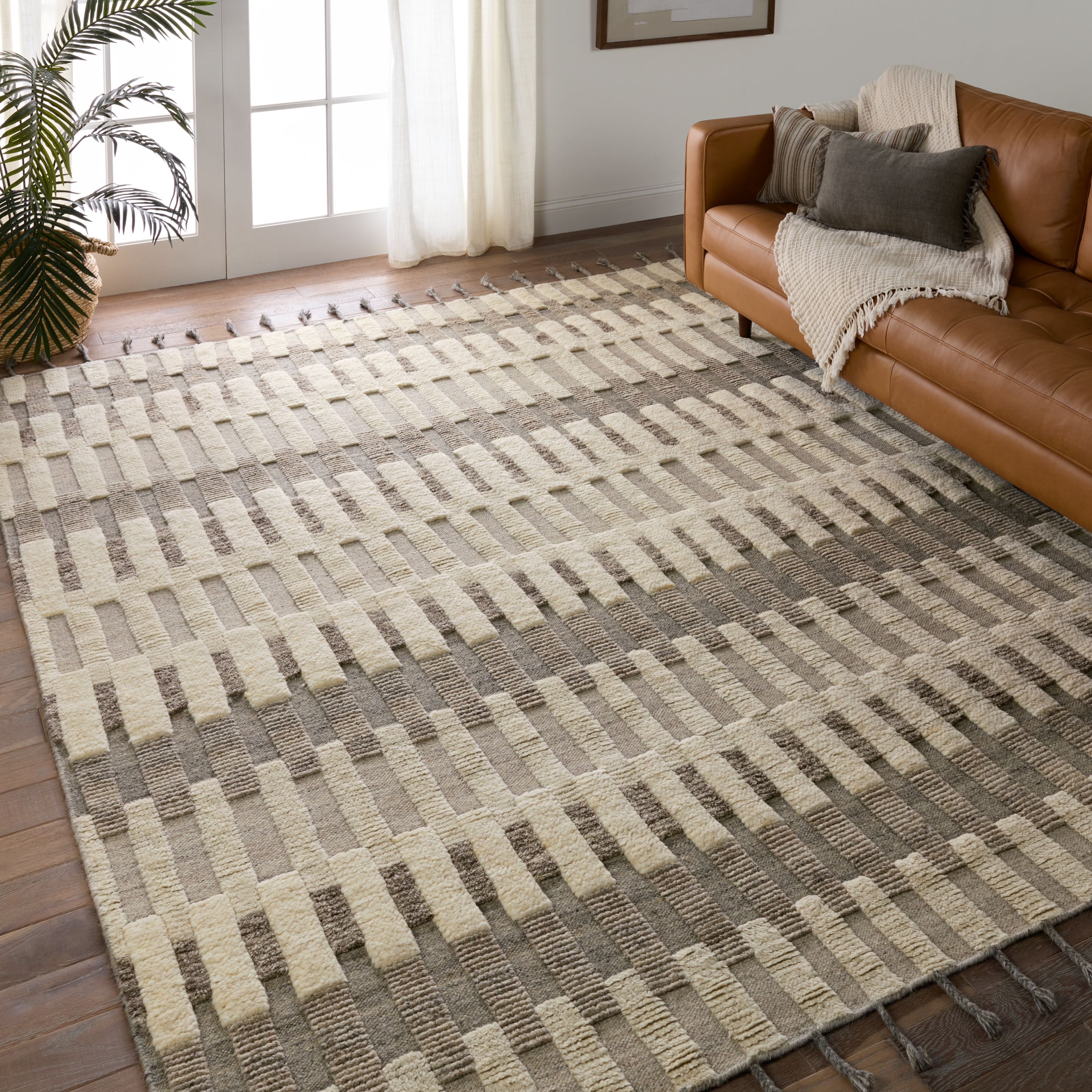 Izza KEO06 Handknotted Stripes Cream and Taupe Area Rug (8'x10') - Image 4
