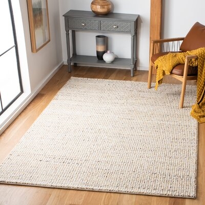 Vermont 401 Area Rug In Ivory / Silver - Image 0