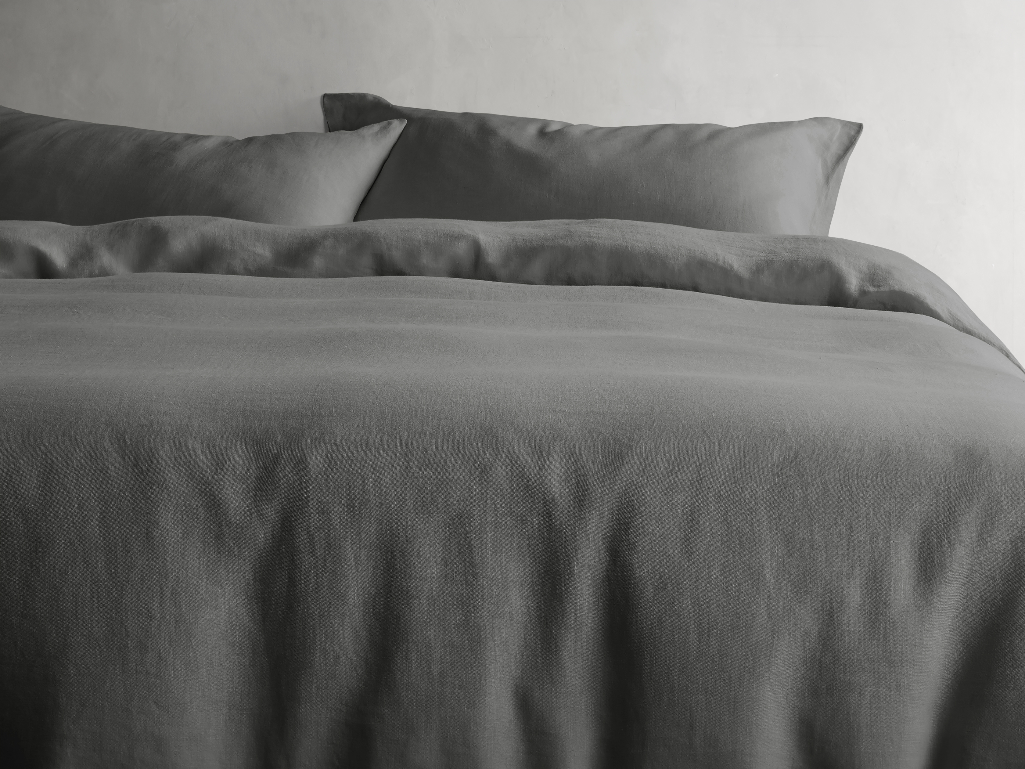 Italian Garment-Dyed Duvet Linen Queen in Gray - Image 0