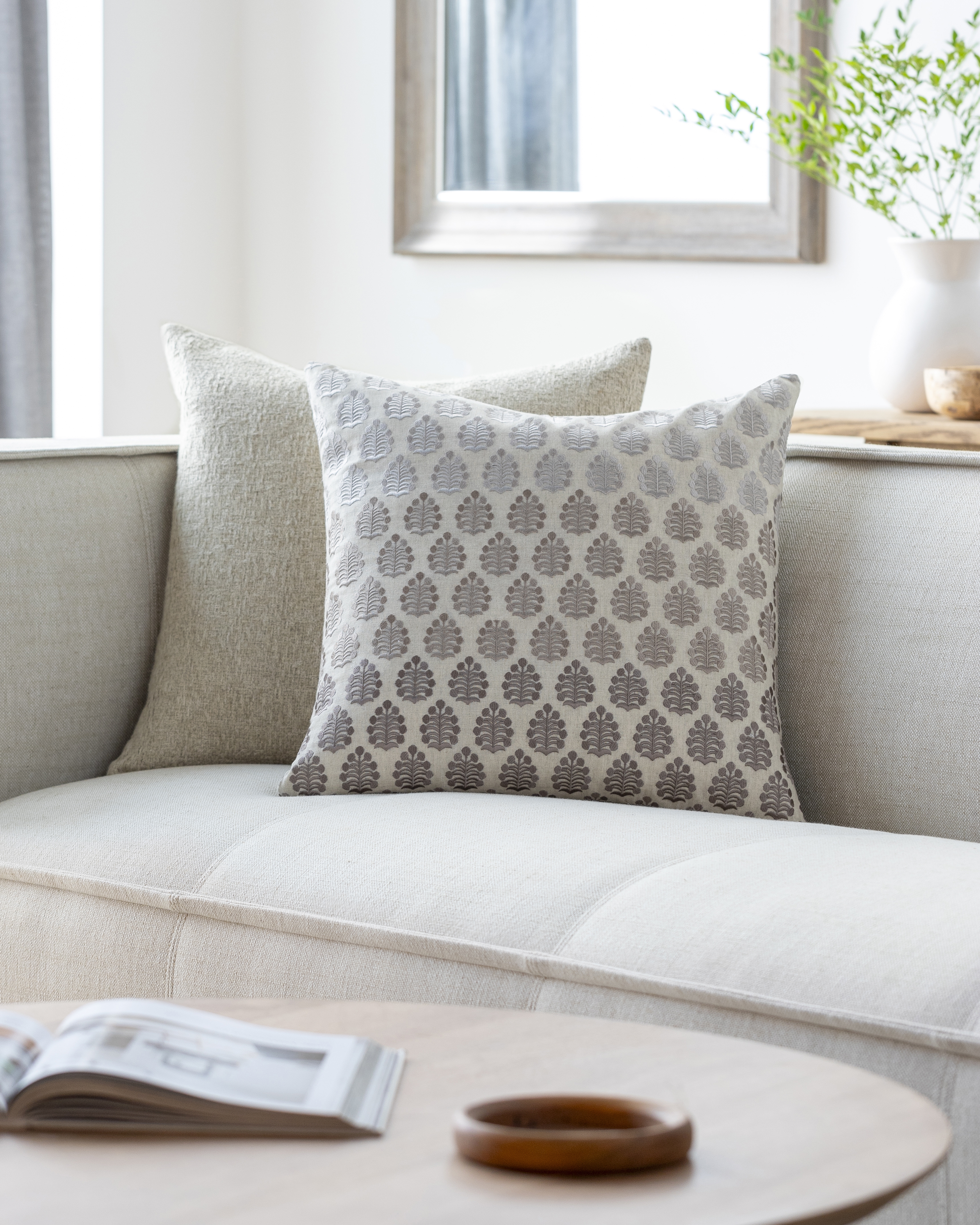 Fabuleuse FBU-004 20"L x 20"W Pillow Cover - Image 1