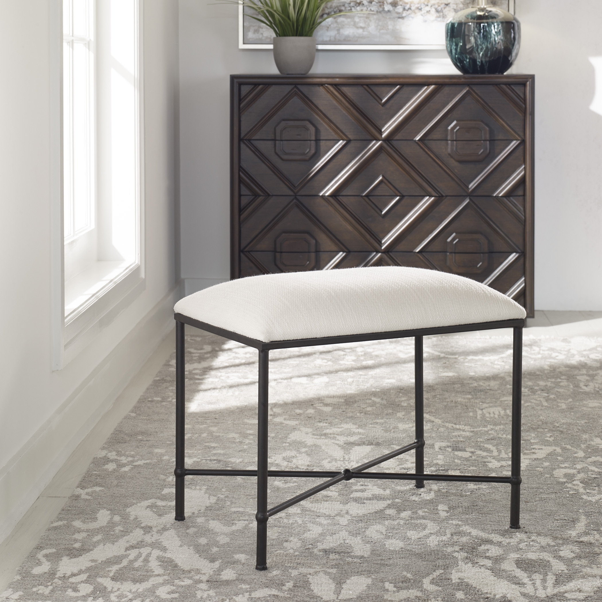 Avenham Small Black Framed Bench - Image 1
