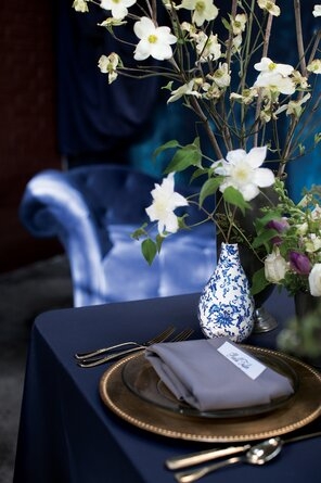 Harlyn Blue & White 7" Ceramic Table Vase - Image 1