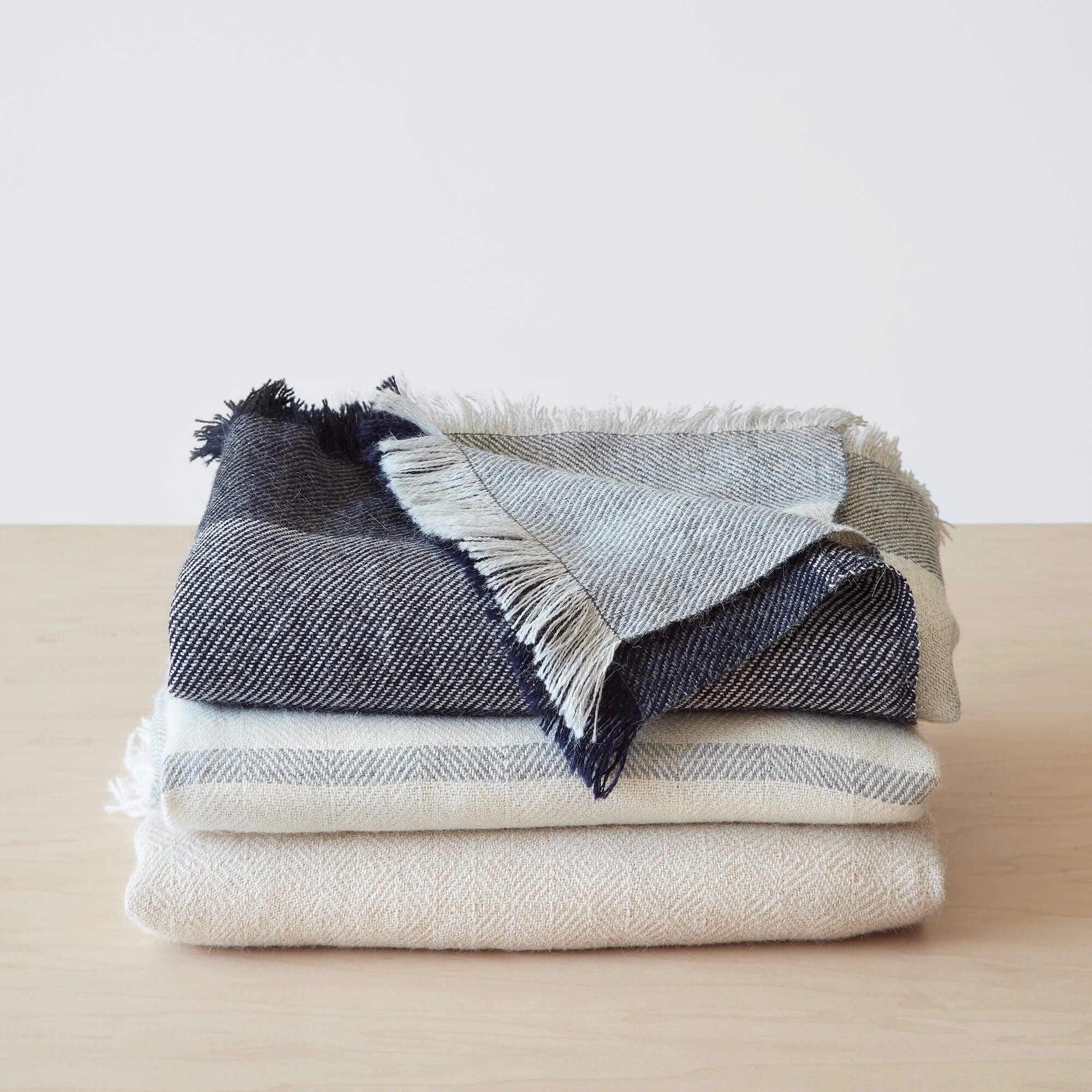 The Citizenry El Mar Alpaca Throw | Navy - Image 10