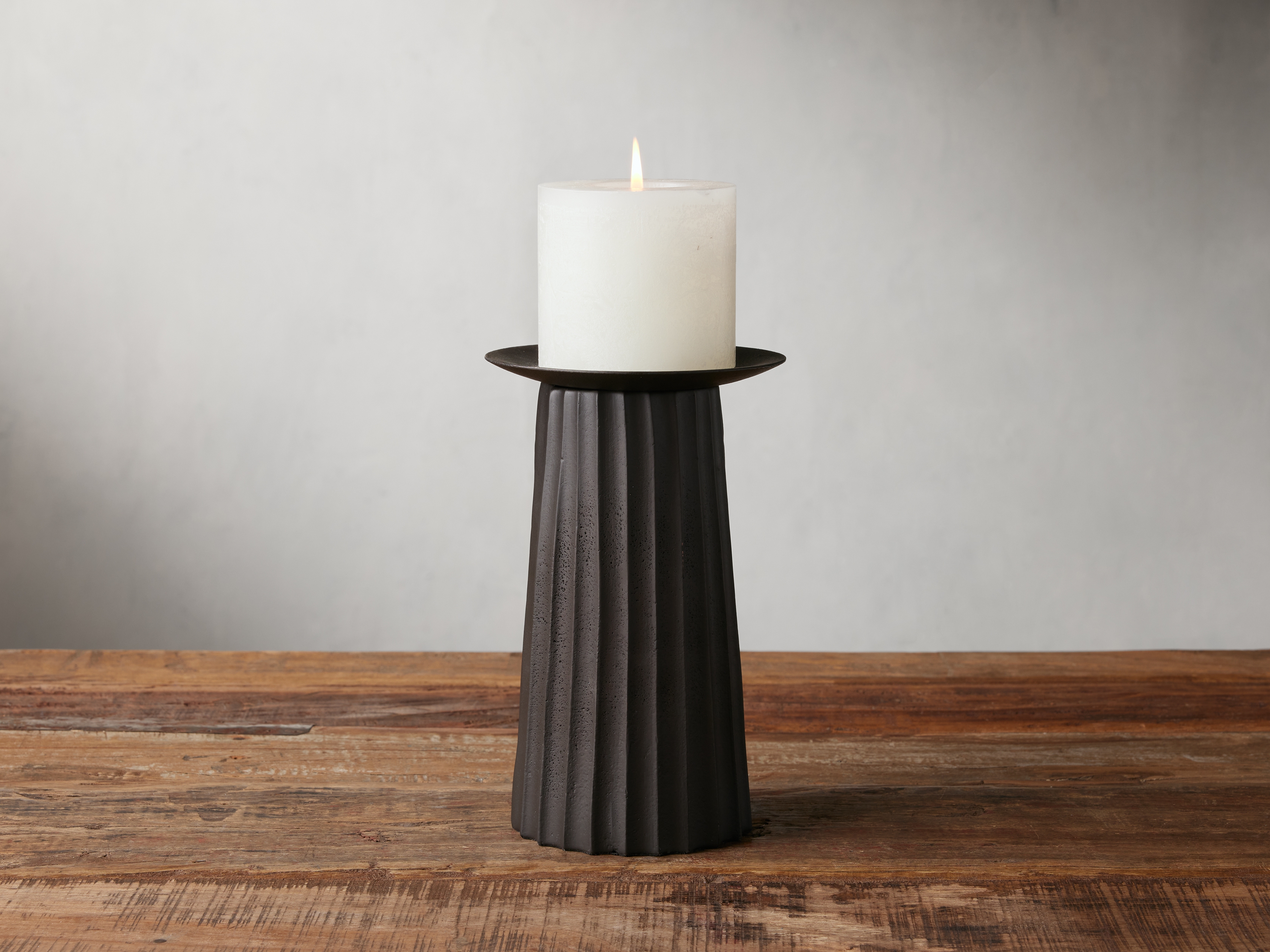 Fluted Pillar Holder in Aluminum Small Black - Image 0