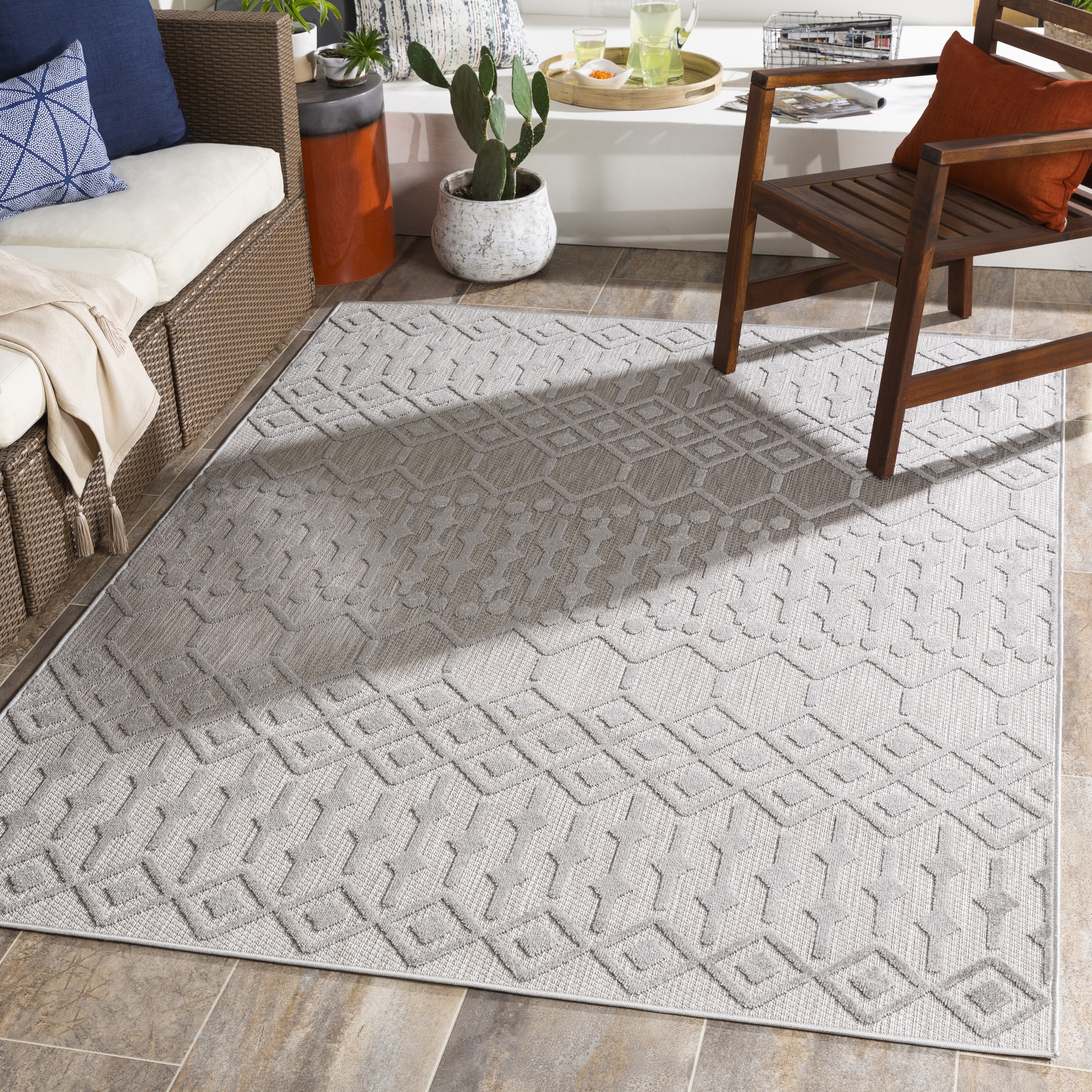 Big Sur Gray Outdoor 5'3" x 7'3" Machine Woven Rug - Image 1