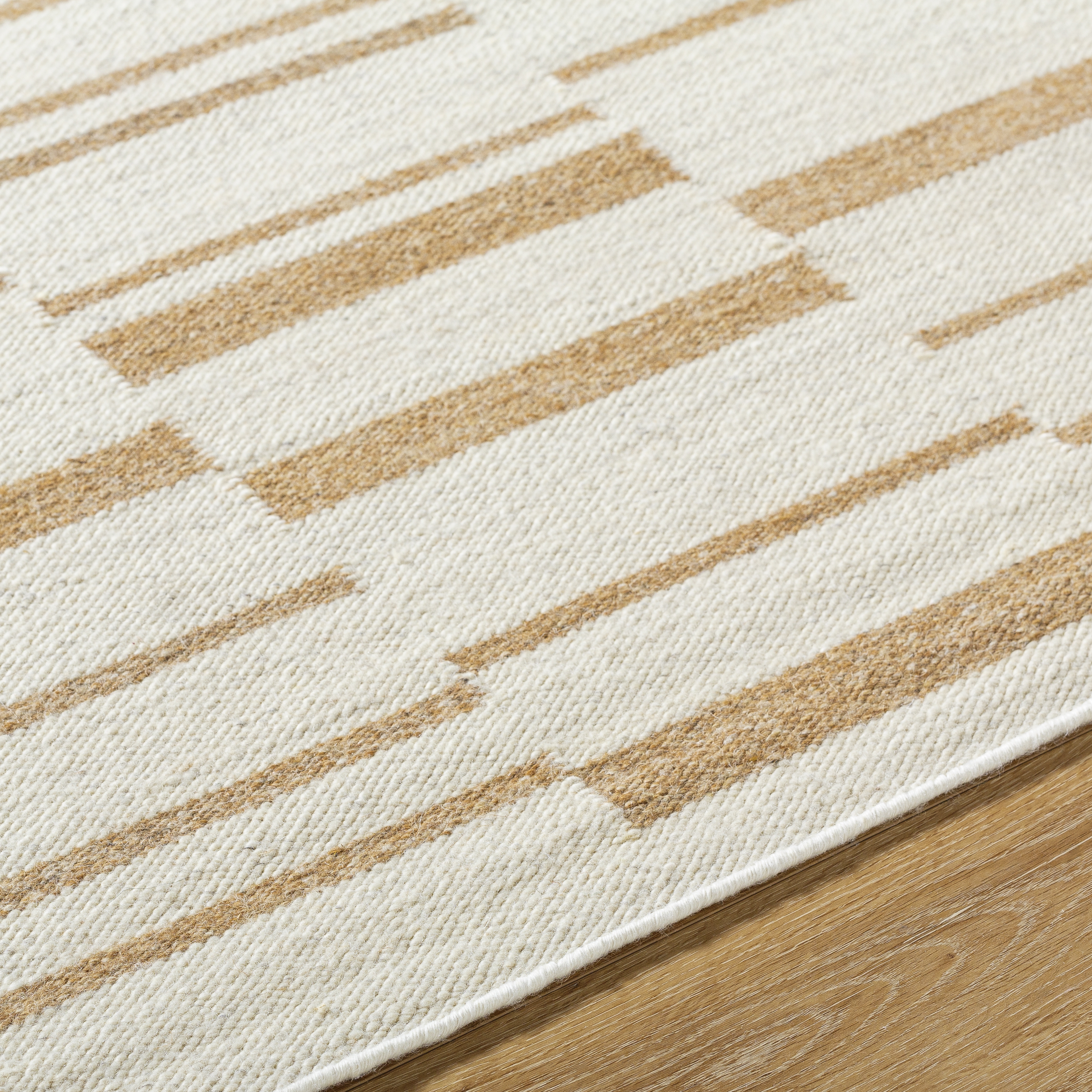 Lanesra Beige Indoor 5' x 7'6" Handmade Rug - Image 3