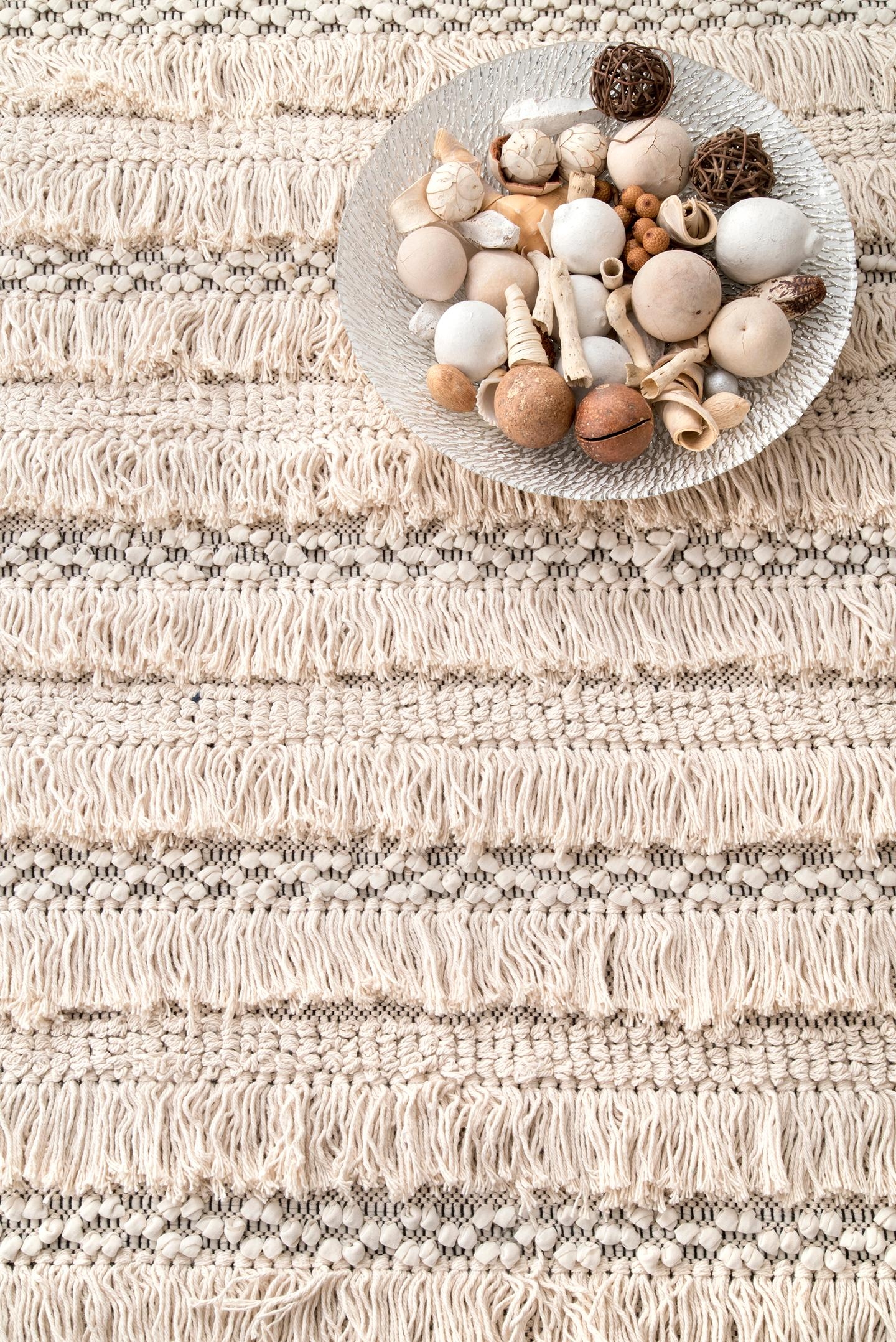 Handmade Emerita Tassel Shag Area Rug - Image 4
