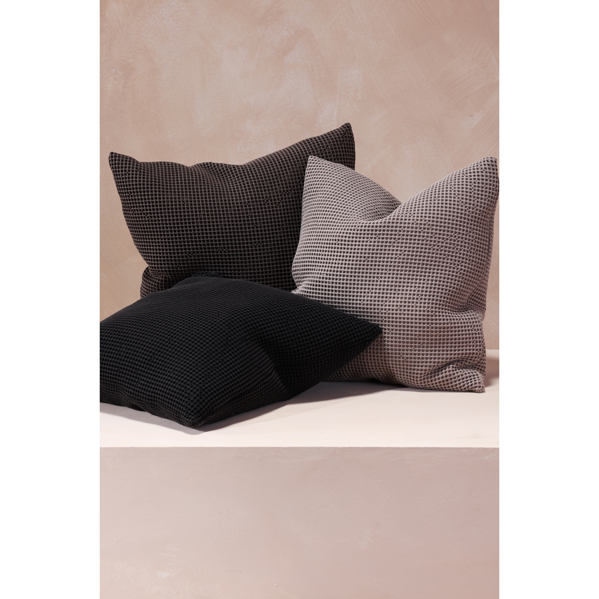 Ria Pillow Black Peppercorn - Image 4