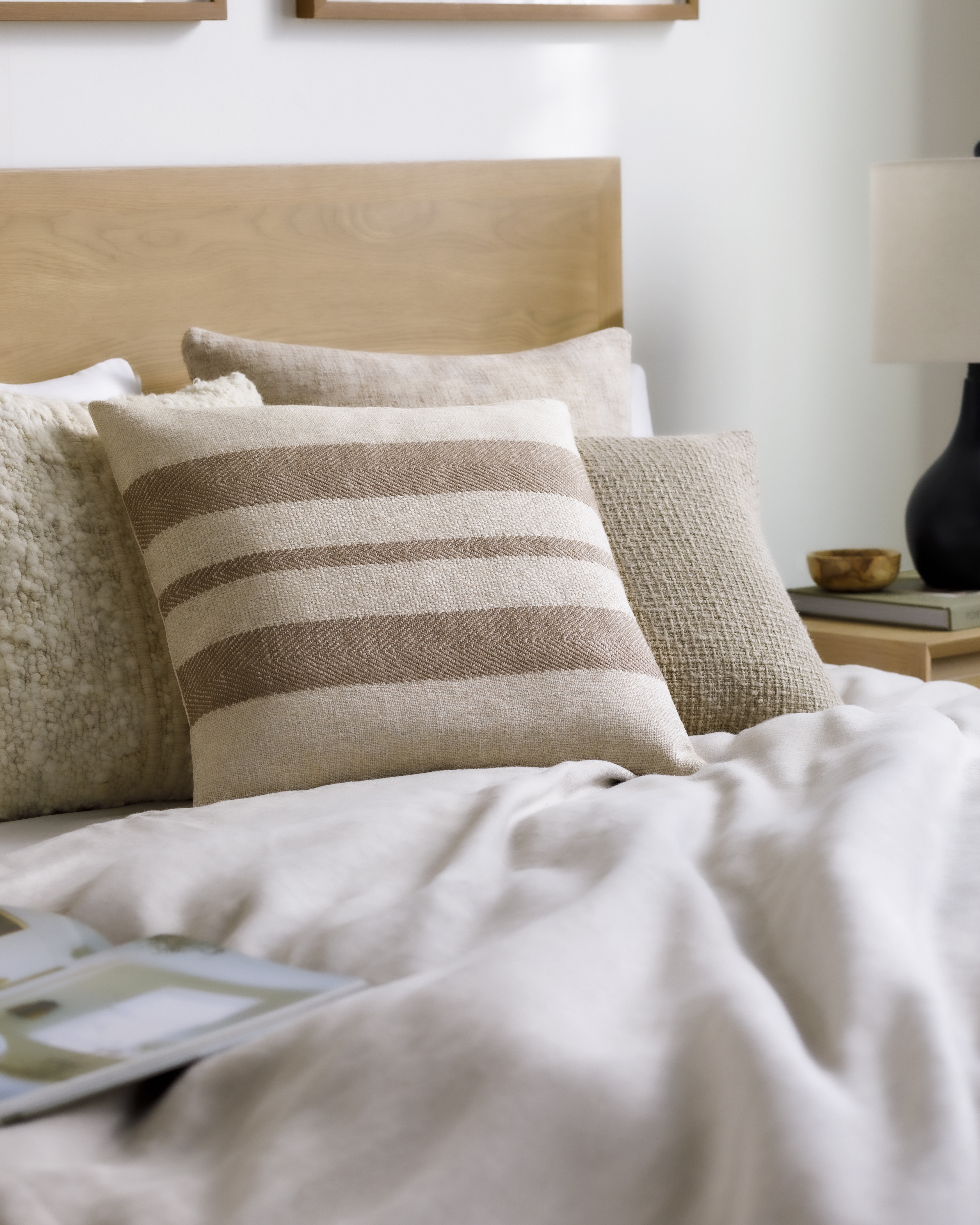 Mobley MEY-002 18"L x 18"W Pillow Cover - Image 1