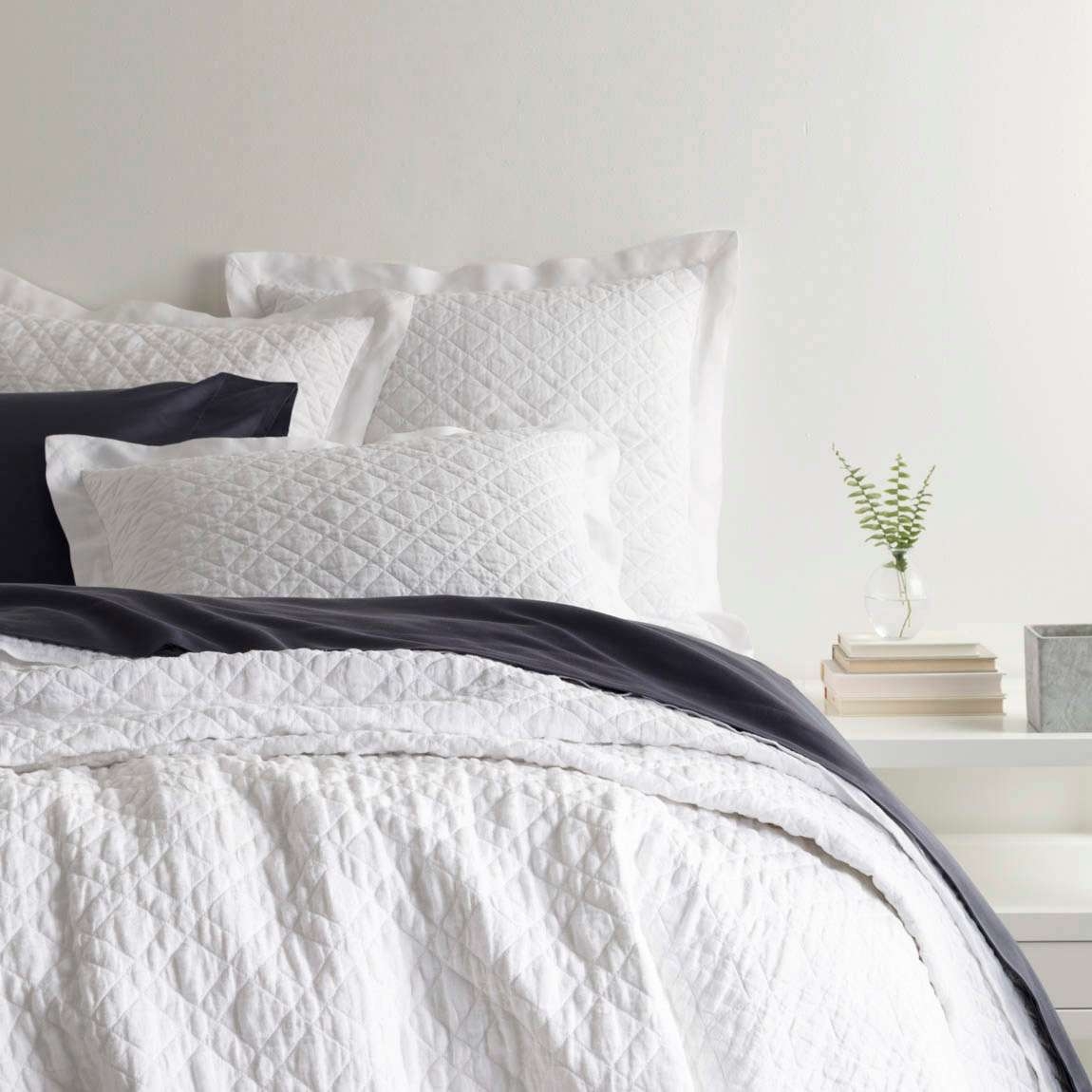 Washed Linen White Quilt - Image 0