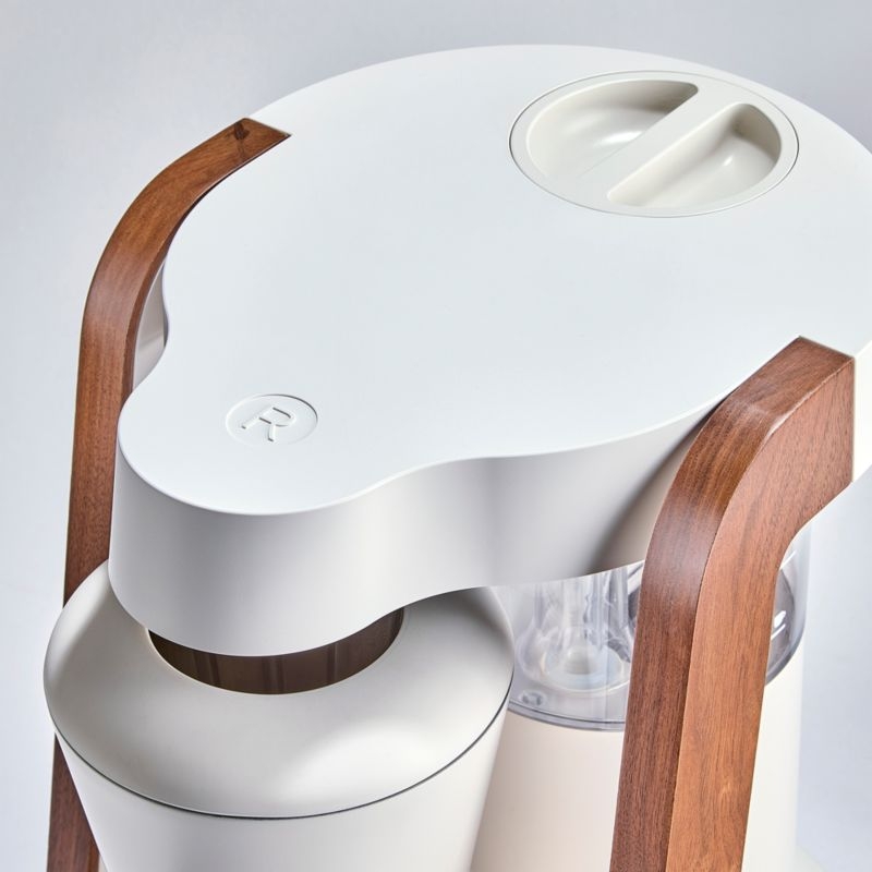 Ratio Eight Series 2 Linen White and Walnut Coffee Maker - Image 11