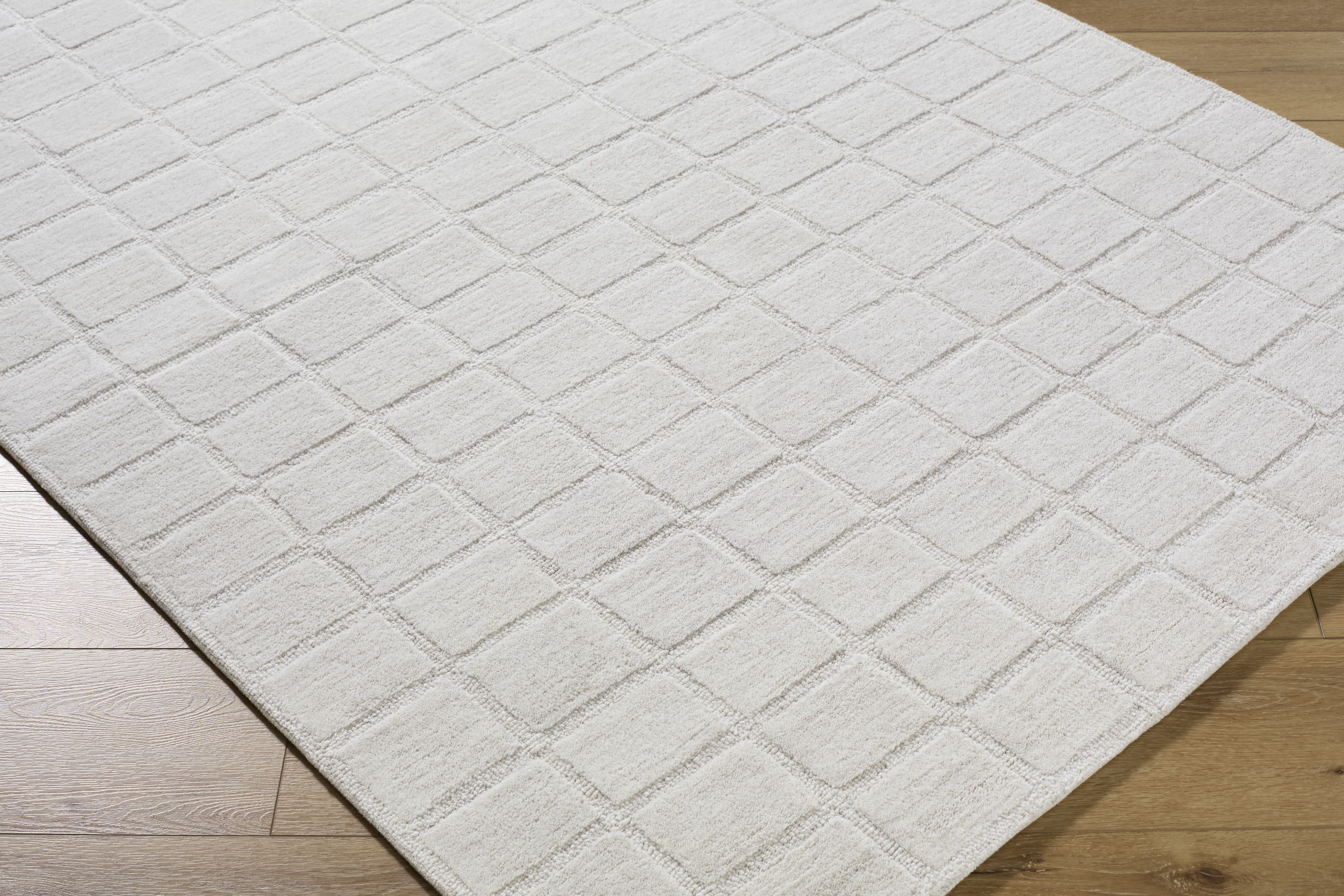 Benchcraft  Indoor 8' x 10' Handmade Rug - Image 4