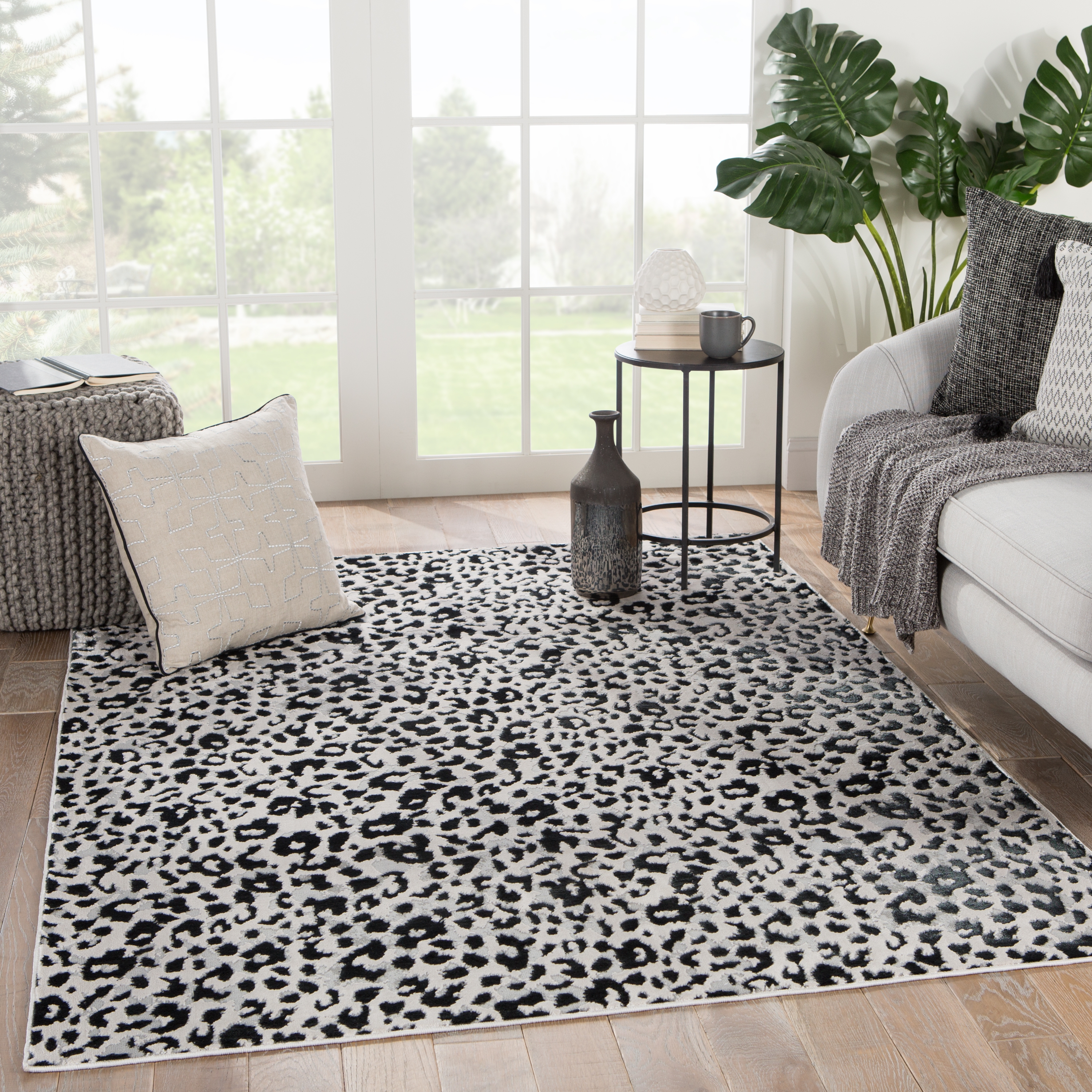 Fauve Animal Gray/ Black Area Rug (11'8"X15') - Image 4