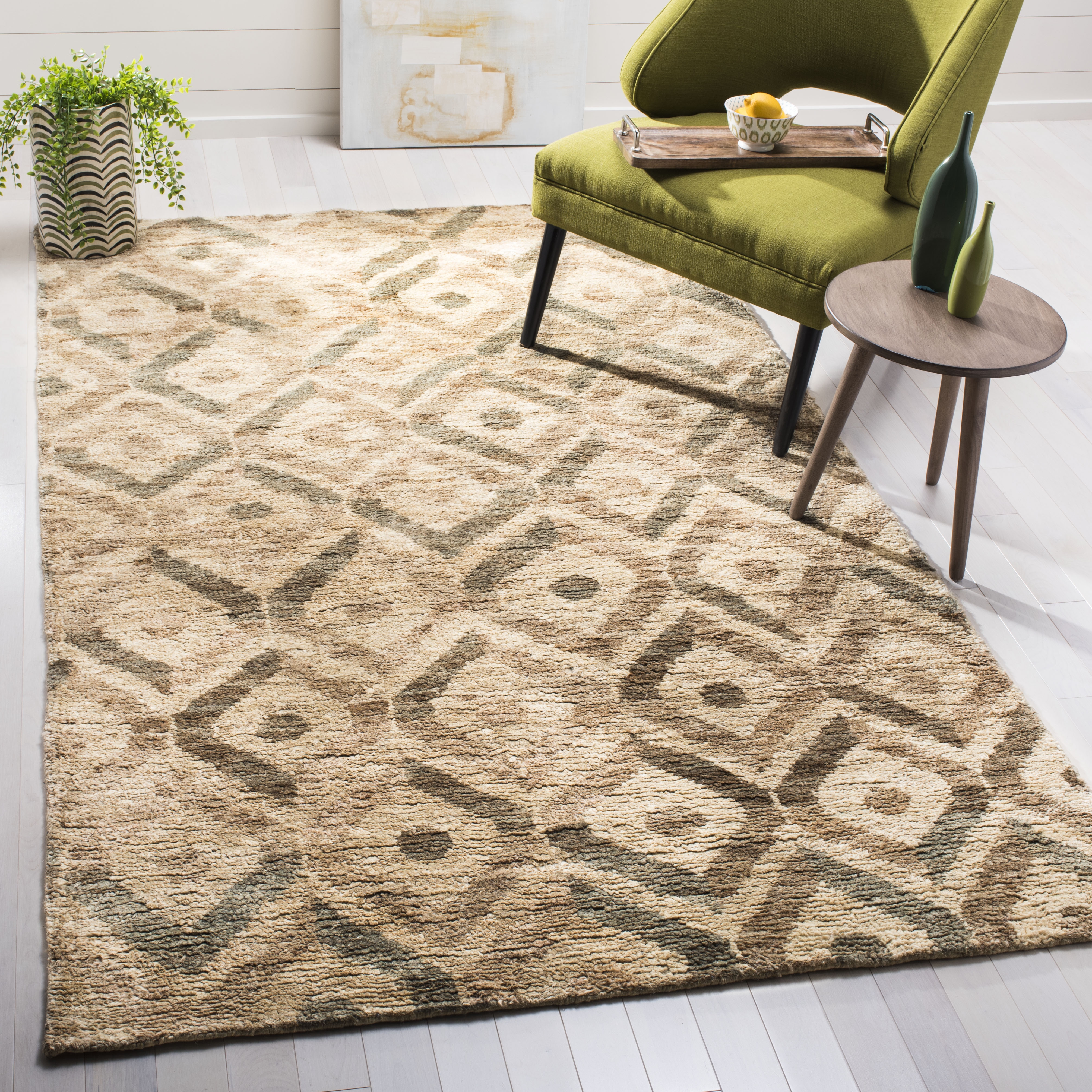 Arlo Home Hand Knotted Area Rug, BOH633B, Bleach/Brown,  4' X 6' - Image 1