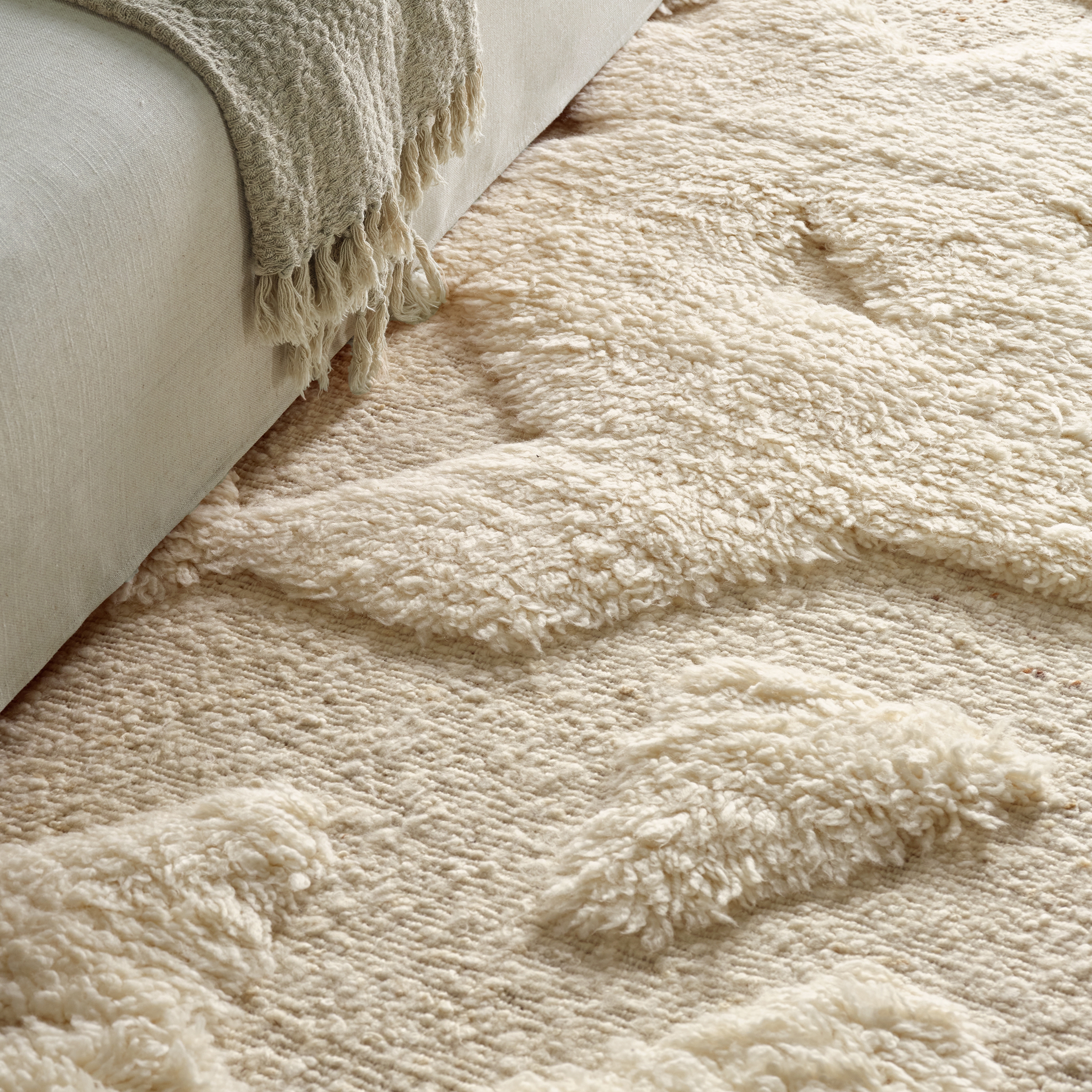 Michael Habachy By Giza GAM01 Handmade Geometric White Area Rug (8'x10') - Image 5