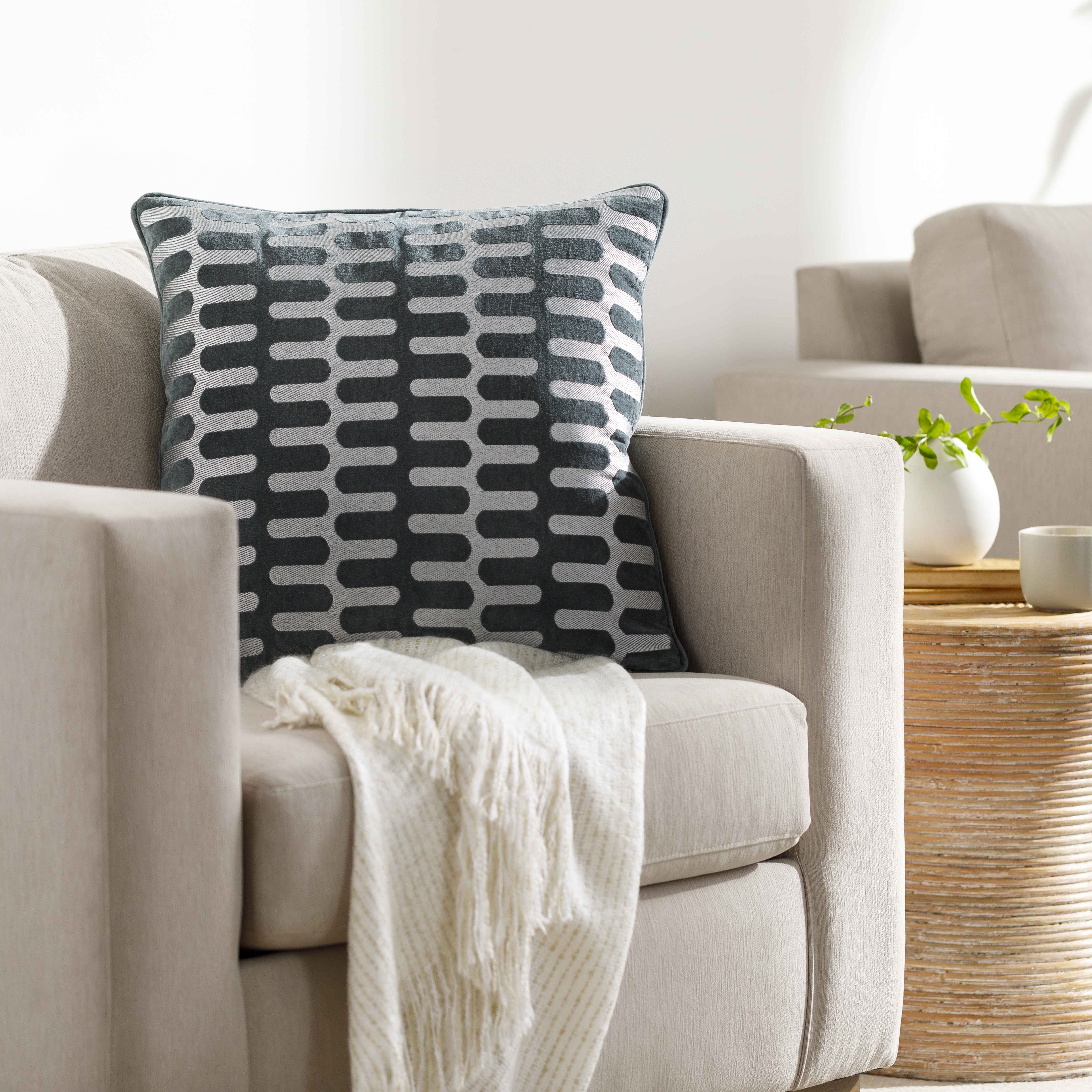 Connecticut CIU-004 18"L x 18"W Pillow Cover - Image 1