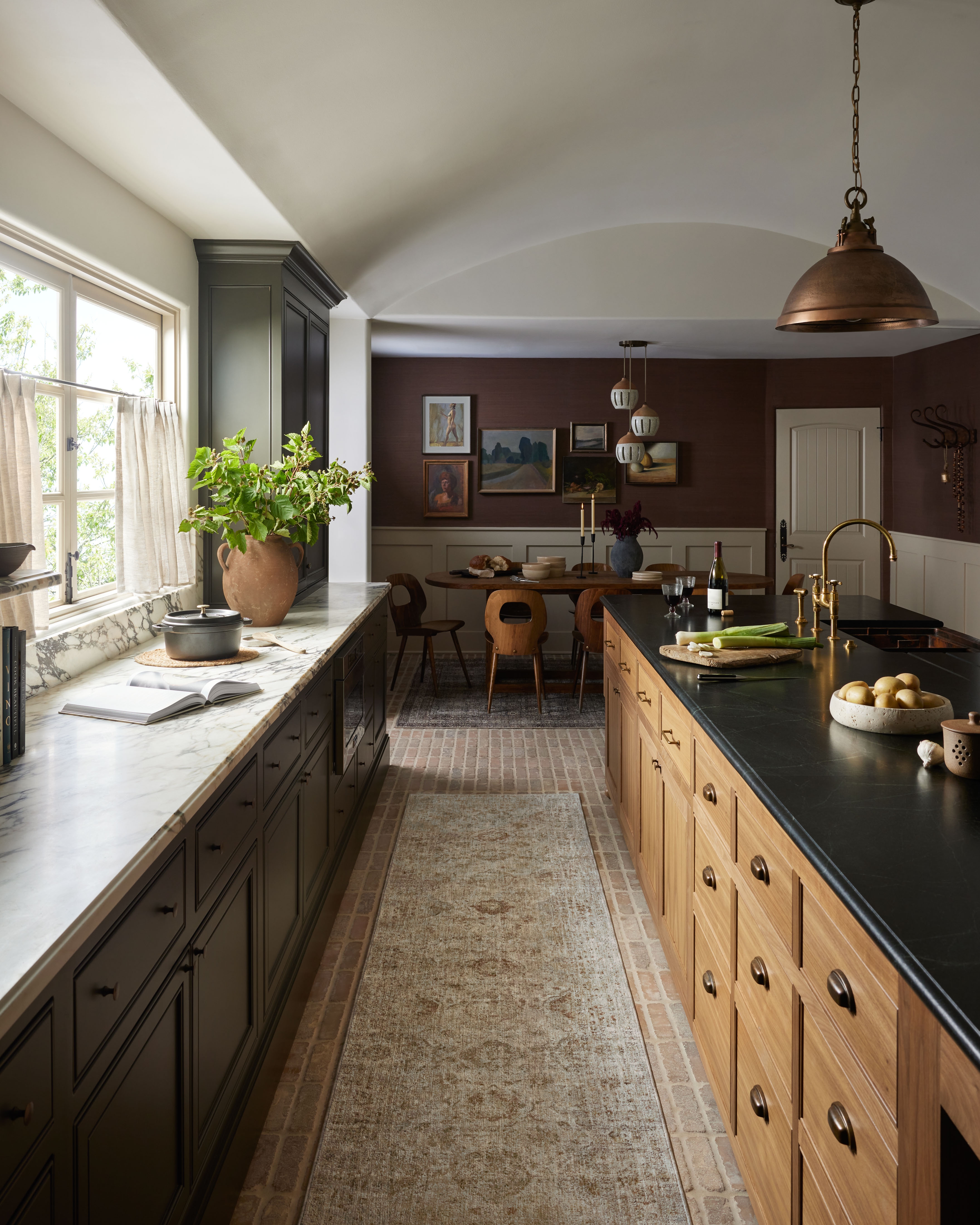 Amber Lewis x Loloi Honora Beige / Spice 18" x 18" Sample - Image 3