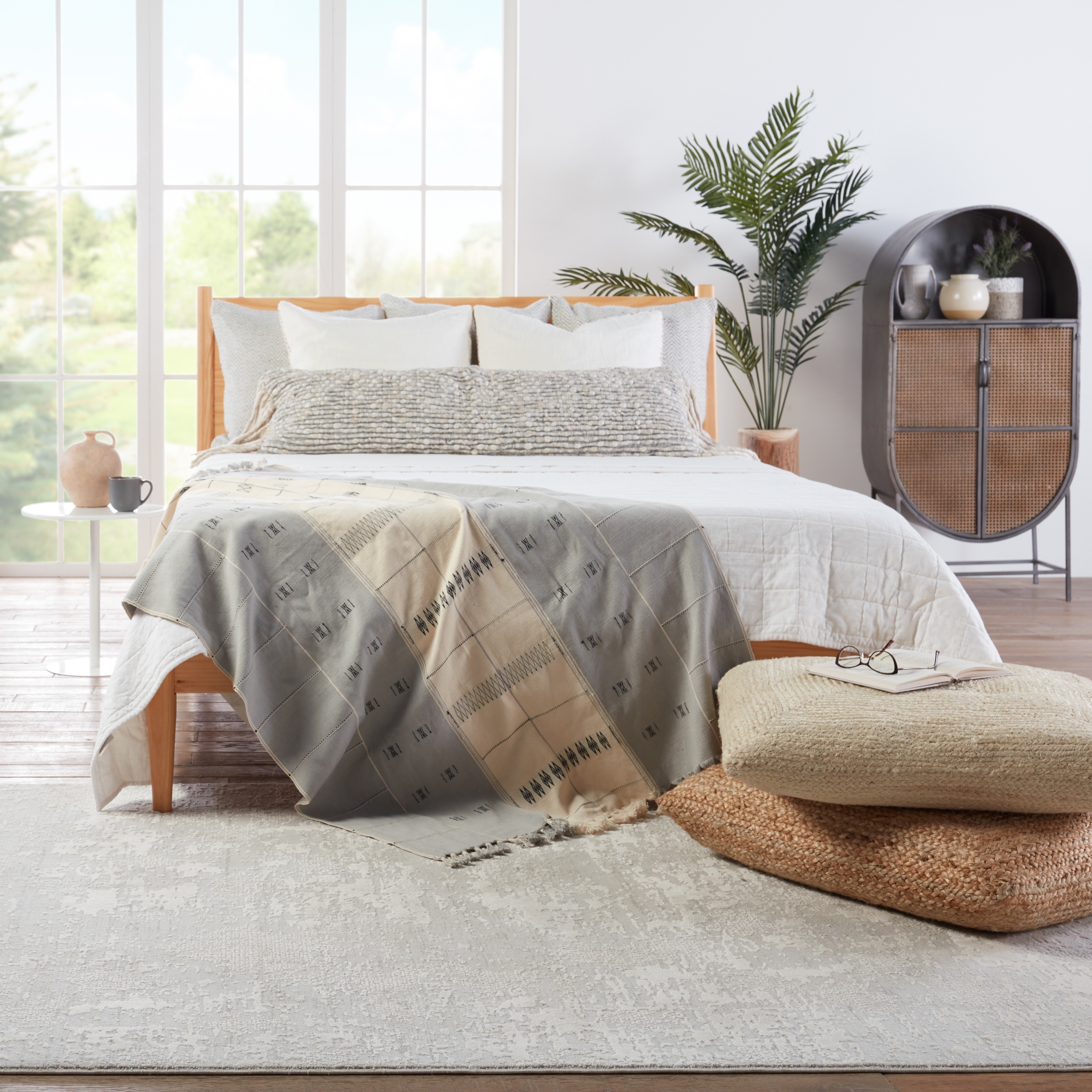 Alcina Abstract Light Gray/ Cream Area Rug (6'7"X9'6") - Image 5