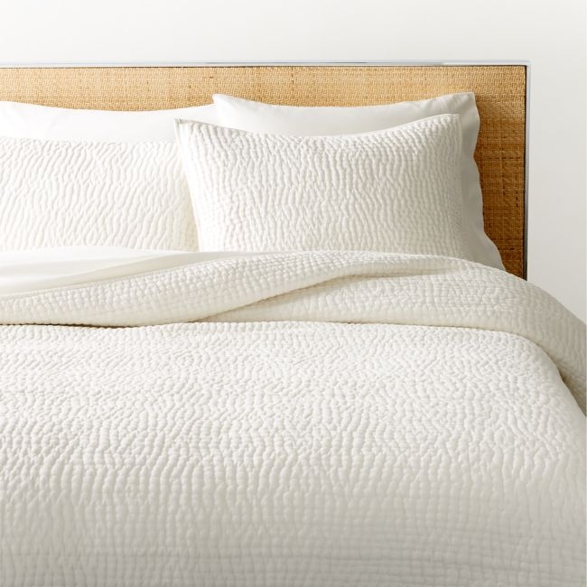 Stitched Organic Cotton Sateen Ivory Full/Queen Quilt - Image 0