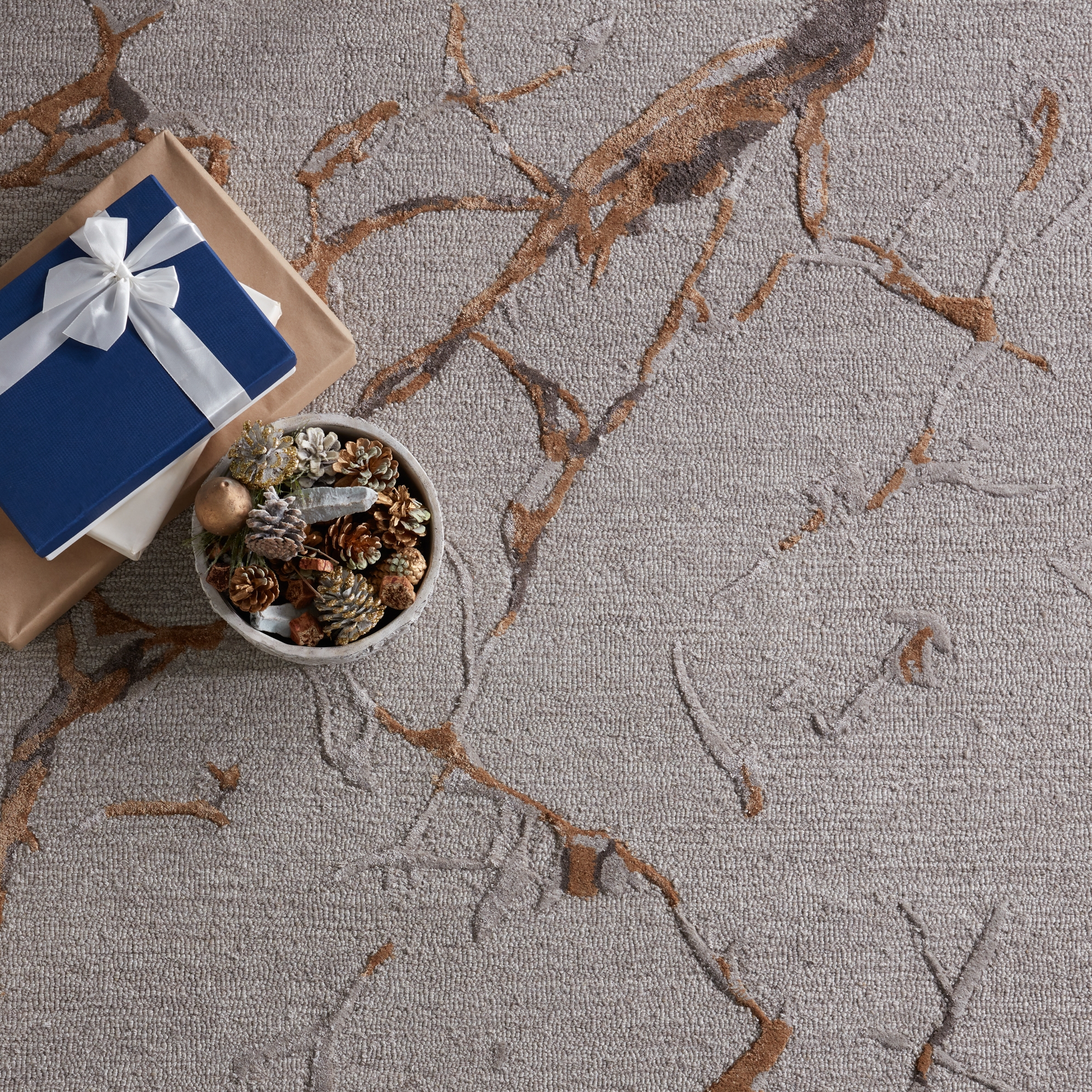 Shattered Handmade Abstract Light Gray/ Gold Area Rug (8'X10') - Image 9