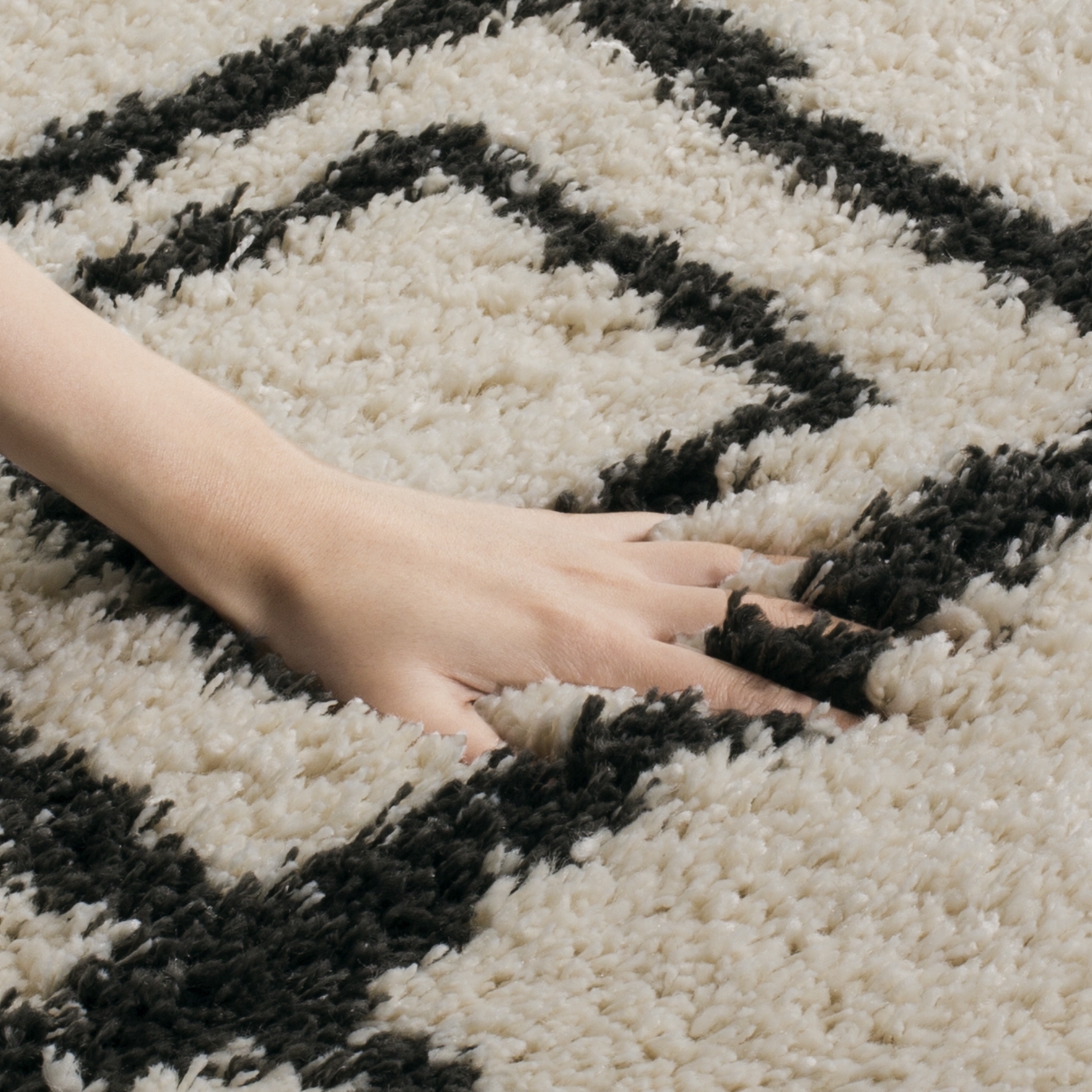 Arlo Home Woven Area Rug, MFG244B, Cream/Charcoal,  6' 7" X 6' 7" Square - Image 3