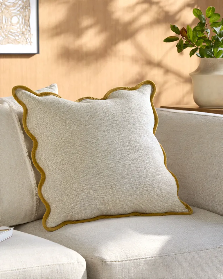 Caliza BOCZ-002 18"L x 18"W Down Filled Pillow