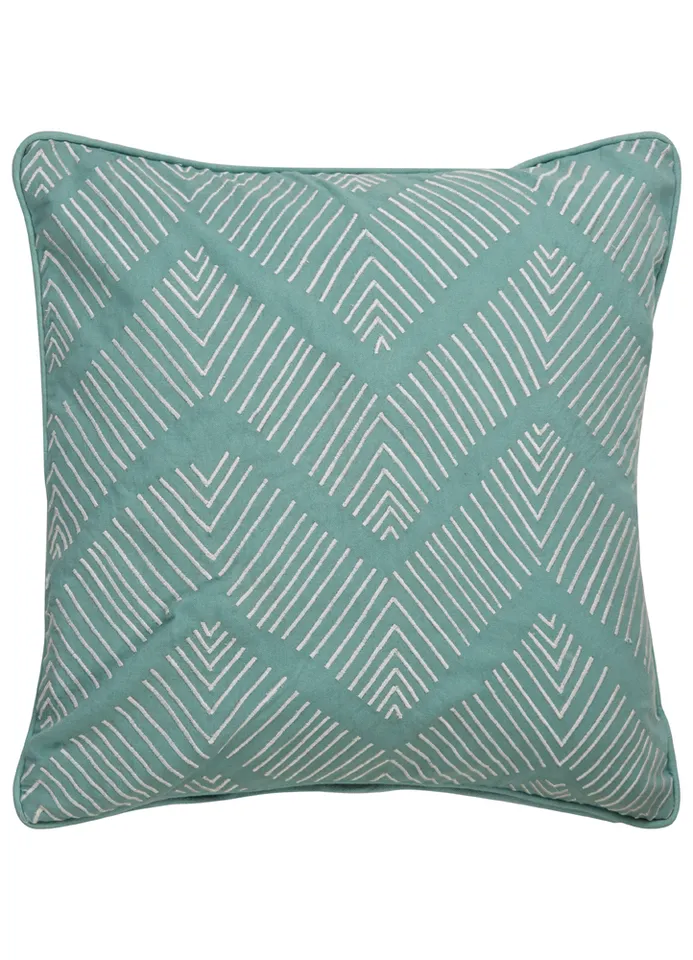 DEK09 - Dekota Pillow - 18"x18" - Poly Fill