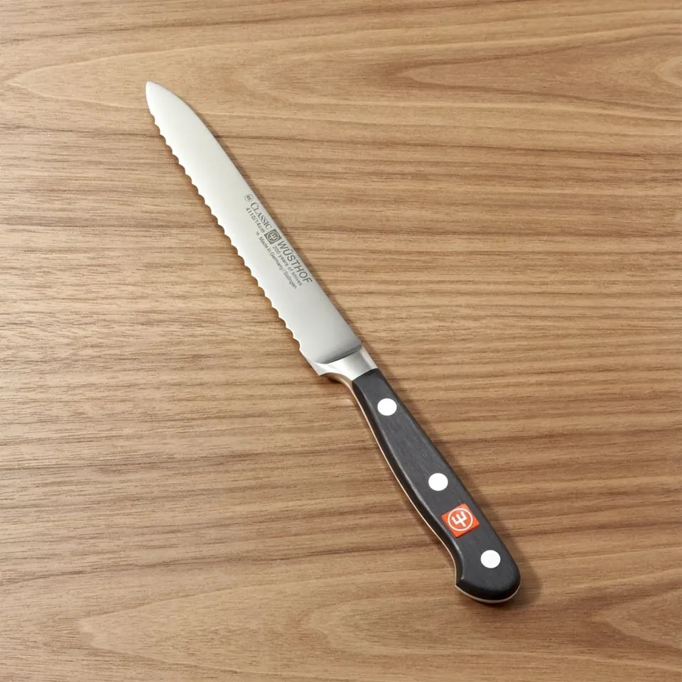 Wusthof ® Classic Black 5" Serrated Utility Knife