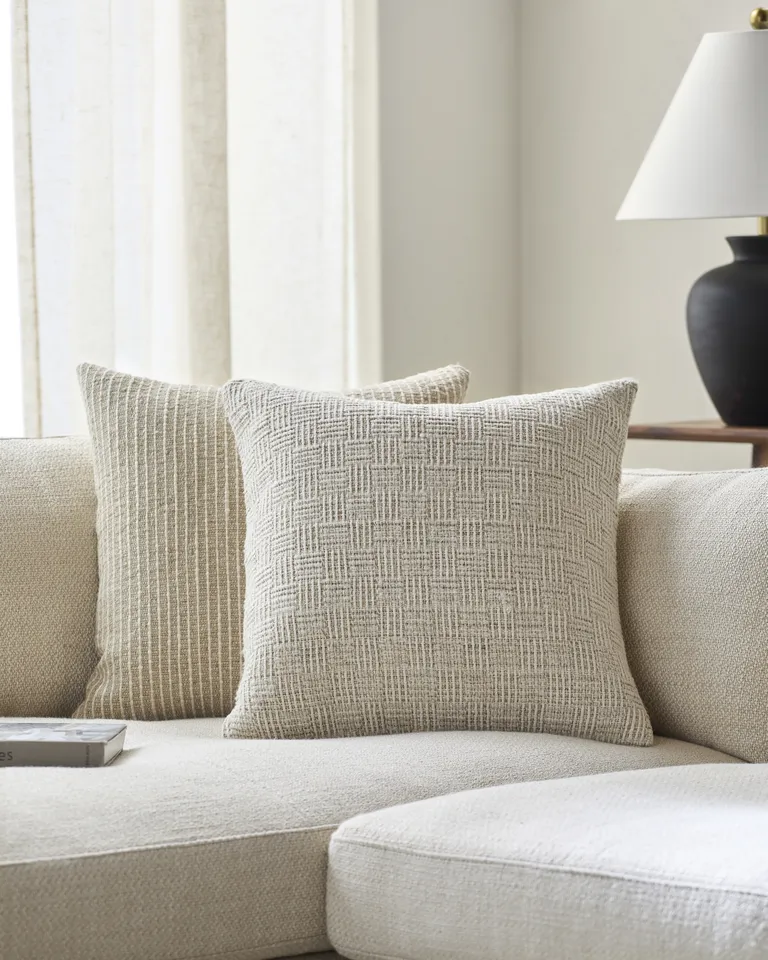 Bentonville BTV-001 22"L x 22"W Pillow Cover