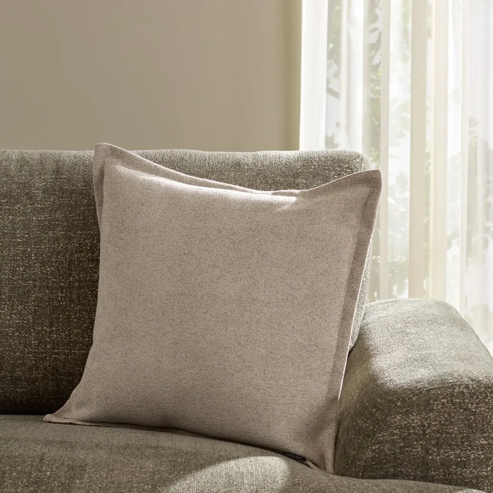 Arwyn 18 x 18 Polyester/Cotton Pillow - Cream