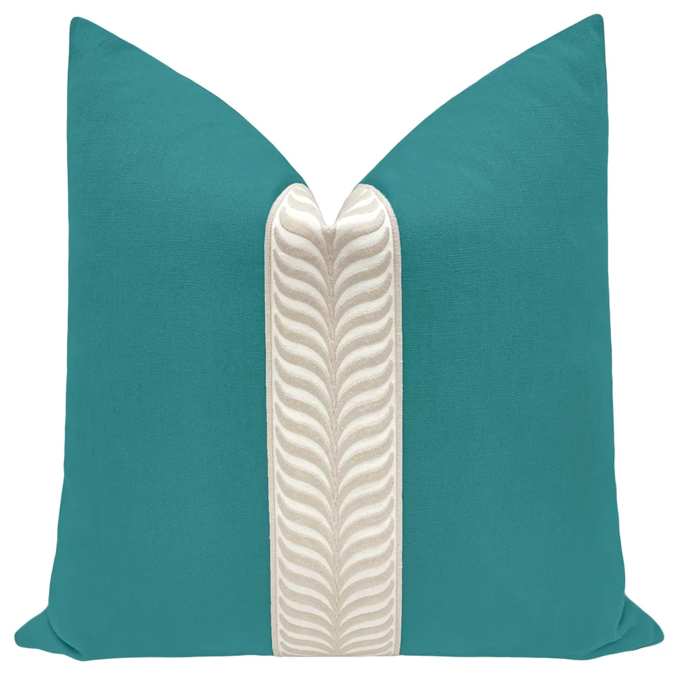 CLASSIC LINEN // PEACOCK + TRELLIS TRIM // NATURAL - 20” X 26” STANDARD SHAM