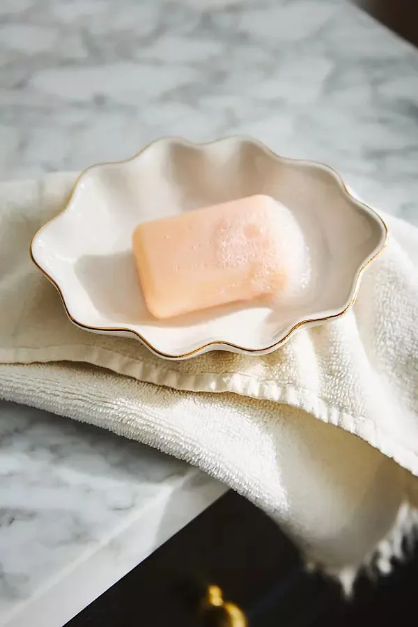 Le Marais Scalloped Soap Dish