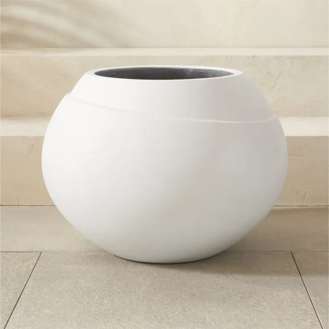 Ortice Round White Resin Indoor/Outdoor Large Planter 17"H
