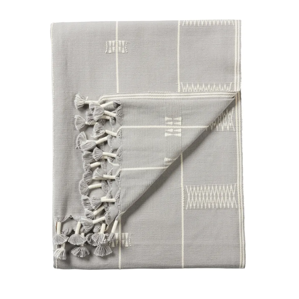 Lunjgiu Tribal Light Gray/ Cream Throw (42"X72")