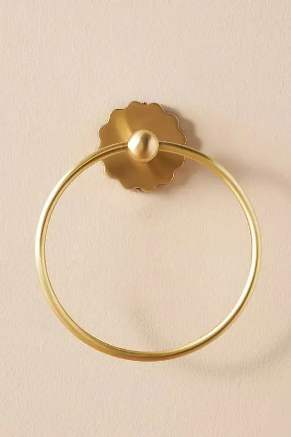 Wiggle Scalloped Towel Ring