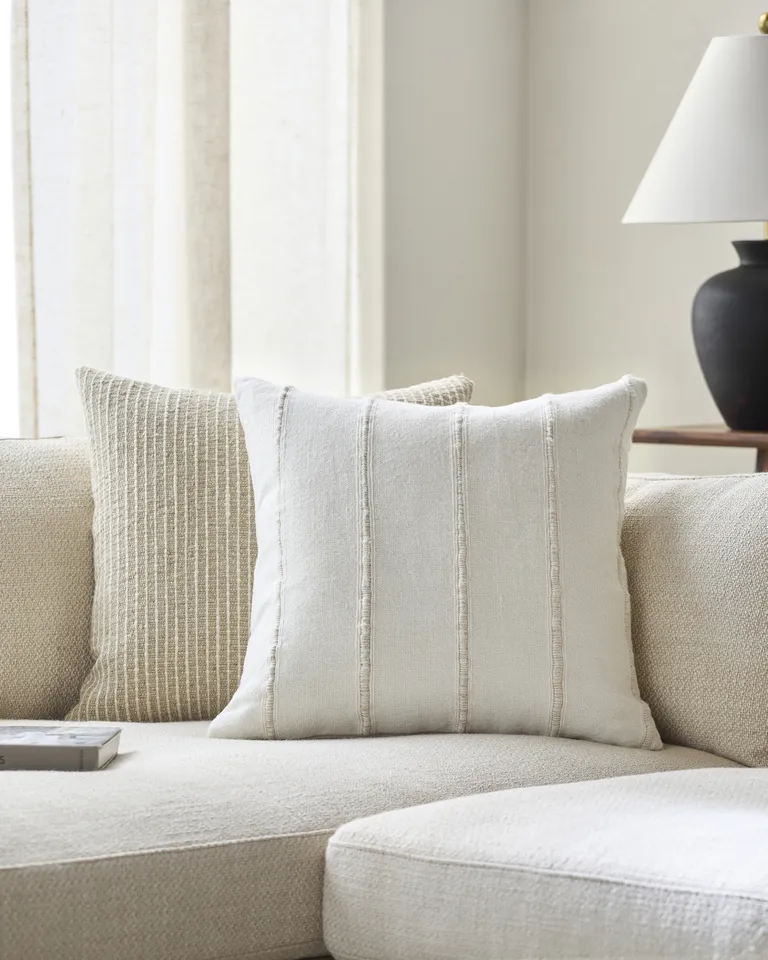 Charleston CLT-001 18"L x 18"W Pillow Cover